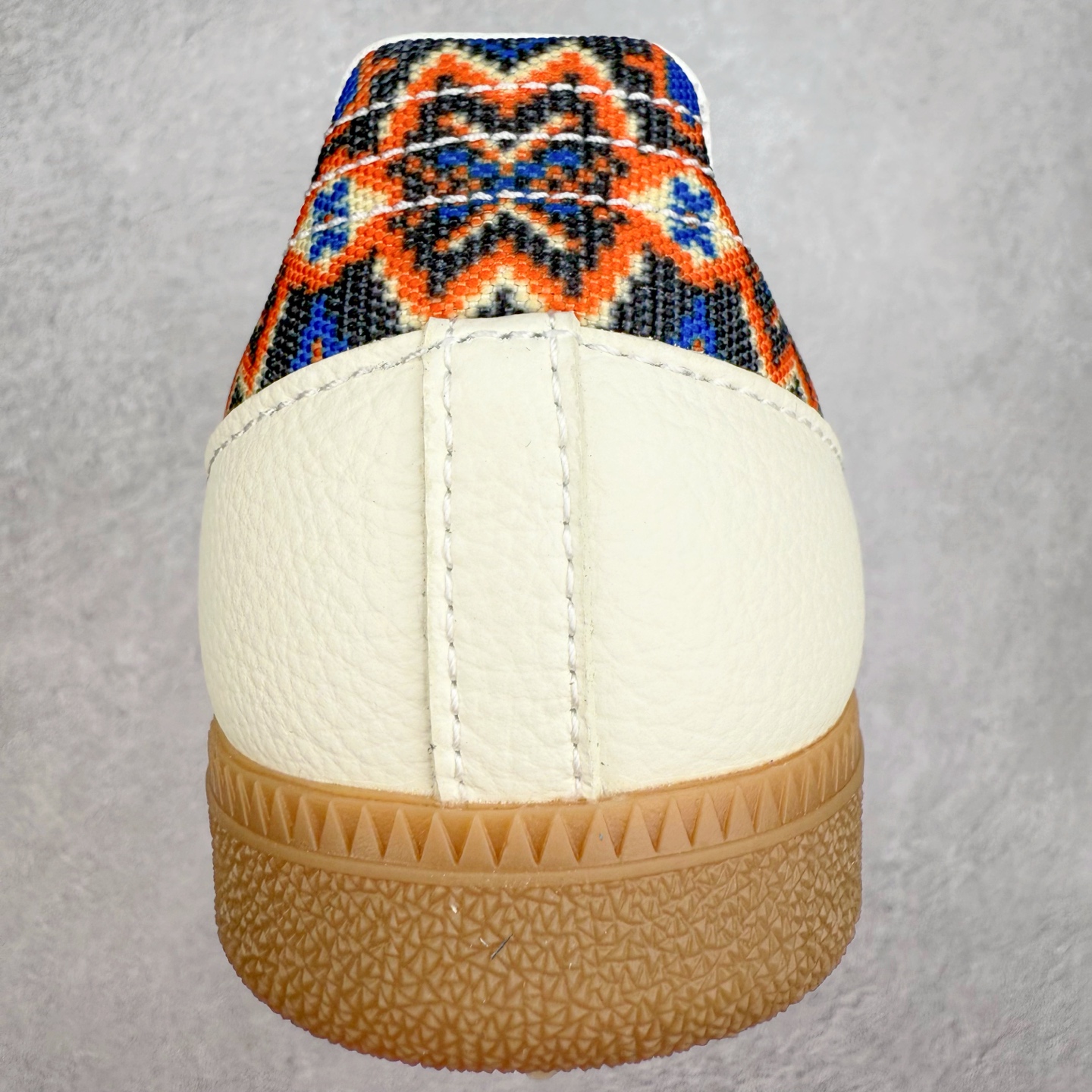 图片[8]-AD Original Samba OG 复古经典轻便板鞋 JQ0014 这款桑巴鞋展示了高质量的工艺 带有装饰的超锁缝制和无缝的手感 柔软、柔软的皮革造型和标志性的3条纹完成了精致的外观 正规合身鞋带 鞋面上有绒面鞋垫 橡胶鞋底 享受正畸套筒软感 自50年代首次亮相以来就一直在赢得粉丝的青睐 尺码：36 36.5 37.5 38 38.5 39 40 40.5 41 42 42.5 43 44 44.5 45-选品中心