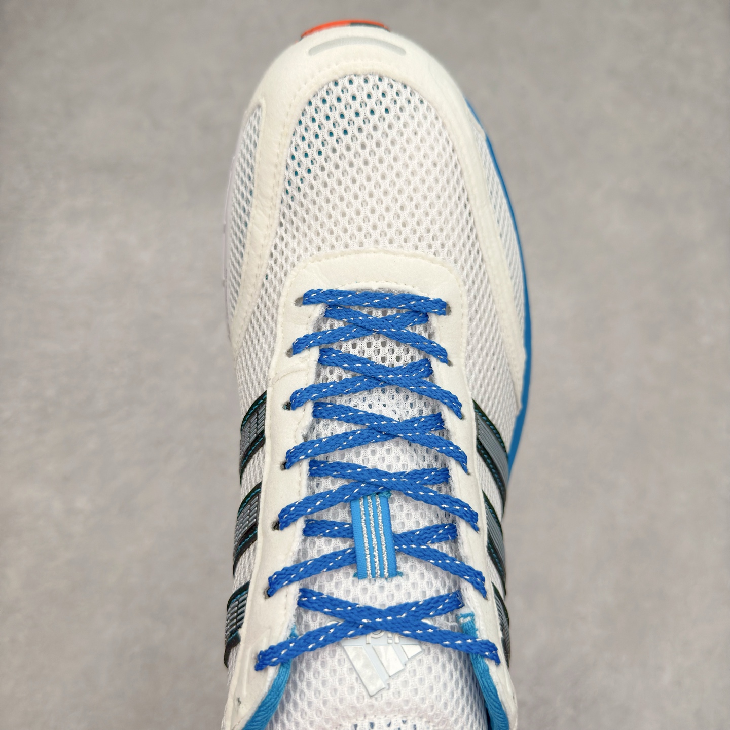 图片[4]-AD Originals Neftenga x WALES BONNER 舒适柔软防滑耐磨低帮生活休闲鞋 经典低帮设计和橡胶外底 采用舒爽尼龙鞋面 革饰面和皮革细节 搭载着 Ecotex 鞋舌 更添质感 EVA 中底设计助你舒适出行 兼具舒适性和结构感 搭载Lightstrike科技 为步伐注入活力 G41401 尺码：36 36.5 37.5 38 38.5 39 40 40.5 41 42 42.5 43 44 44.5 45-选品中心