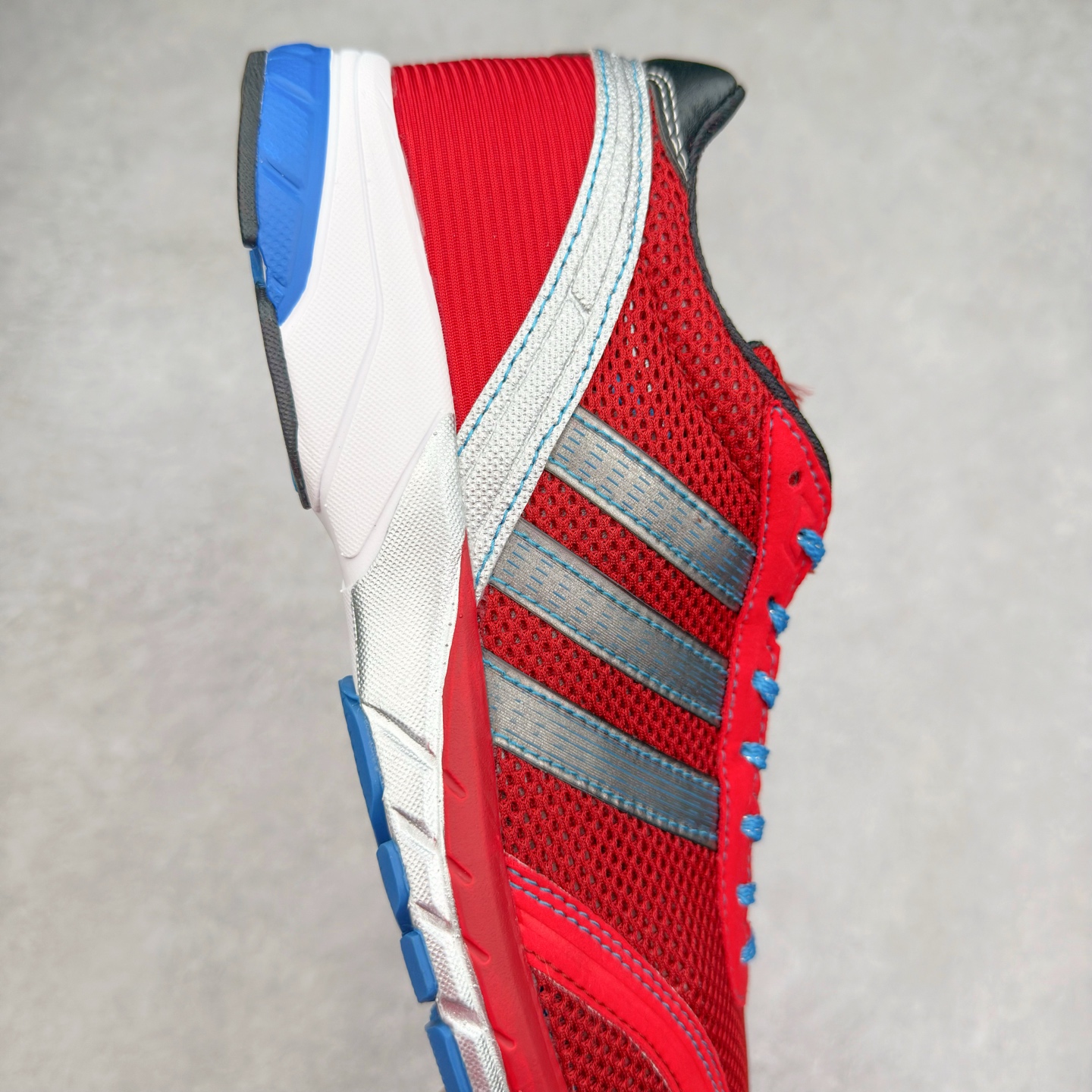 图片[6]-AD Originals Neftenga x WALES BONNER 舒适柔软防滑耐磨低帮生活休闲鞋 经典低帮设计和橡胶外底 采用舒爽尼龙鞋面 革饰面和皮革细节 搭载着 Ecotex 鞋舌 更添质感 EVA 中底设计助你舒适出行 兼具舒适性和结构感 搭载Lightstrike科技 为步伐注入活力 G12988 尺码：36 36.5 37.5 38 38.5 39 40 40.5 41 42 42.5 43 44 44.5 45-选品中心