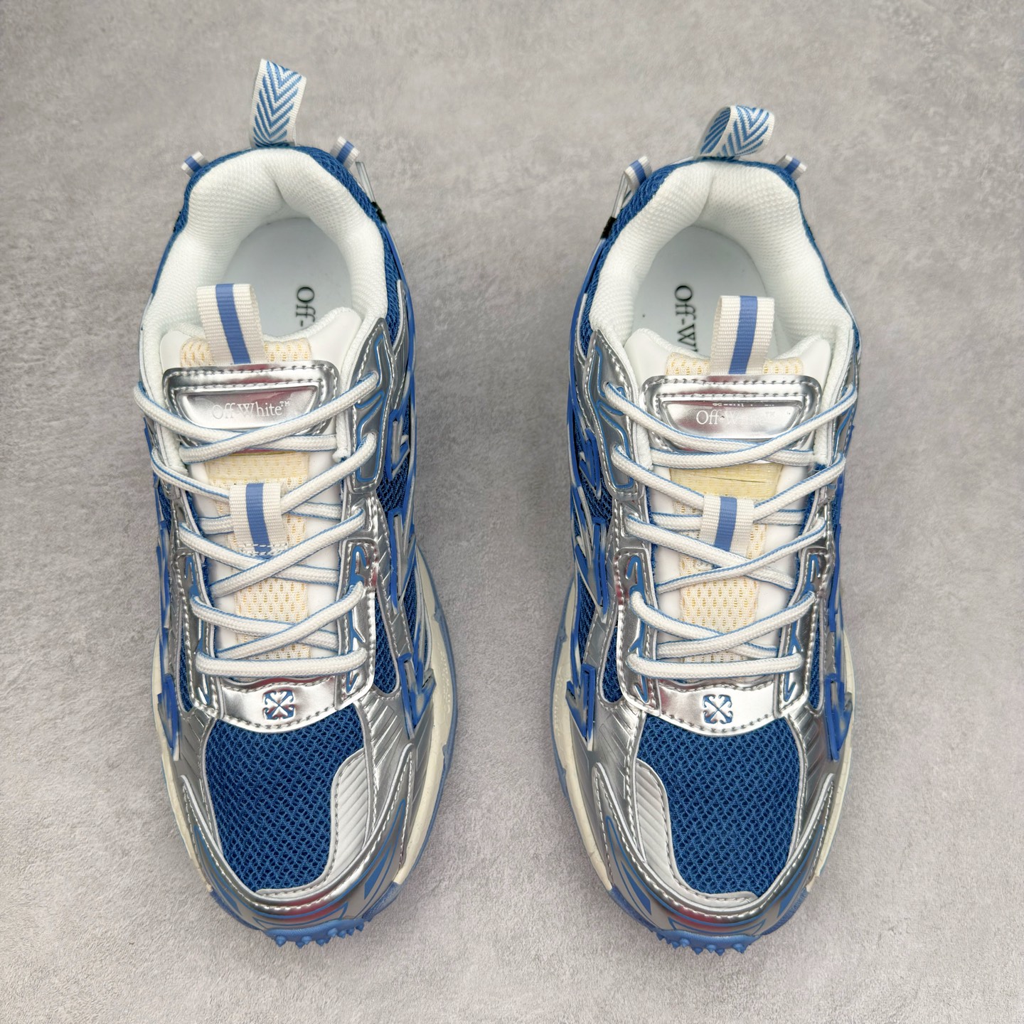 图片[2]-＃KX Off-White 2024年OW最新款跑鞋 #百分百原盒正确版 原楦原纸板数据开发 4层分离大底#鞋面采用3d立体打印和多种材料拼接而成#防滑耐磨透气性轻便跑鞋 作为曾经爆火 并且定位奢潮领域的标志性品牌 Off-White 仍需要不断更新符合当下潮流时尚的复古运动鞋款，以期收获基本盘消费者的关注 此次更新的 Off-White 新款运动鞋将经典复古老爹鞋细节设计更加夸张化 并将标志性箭头设计置于显著位置 除此之外 整个系列的色彩搭配也可谓纷繁多样 总有一款适合你 Off-White最新运动鞋款估计将在未来几个月登陆品牌专柜 喜欢的朋友切莫错过 尺码：36 37 38 39 40 41 42 43 44 45 46 47-选品中心