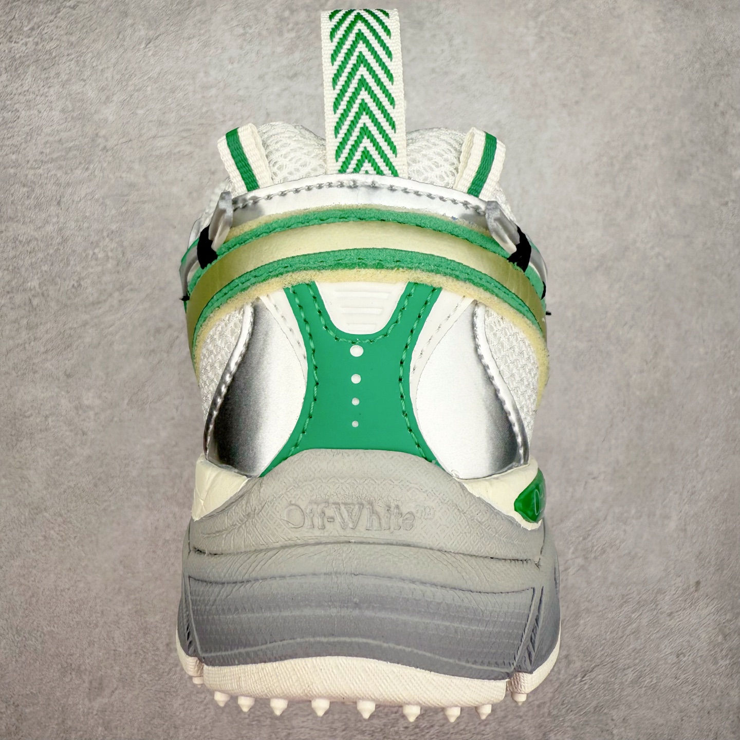 图片[8]-＃KX Off-White 2024年OW最新款跑鞋 #百分百原盒正确版 原楦原纸板数据开发 4层分离大底#鞋面采用3d立体打印和多种材料拼接而成#防滑耐磨透气性轻便跑鞋 作为曾经爆火 并且定位奢潮领域的标志性品牌 Off-White 仍需要不断更新符合当下潮流时尚的复古运动鞋款，以期收获基本盘消费者的关注 此次更新的 Off-White 新款运动鞋将经典复古老爹鞋细节设计更加夸张化 并将标志性箭头设计置于显著位置 除此之外 整个系列的色彩搭配也可谓纷繁多样 总有一款适合你 Off-White最新运动鞋款估计将在未来几个月登陆品牌专柜 喜欢的朋友切莫错过 尺码：36 37 38 39 40 41 42 43 44 45 46 47-选品中心