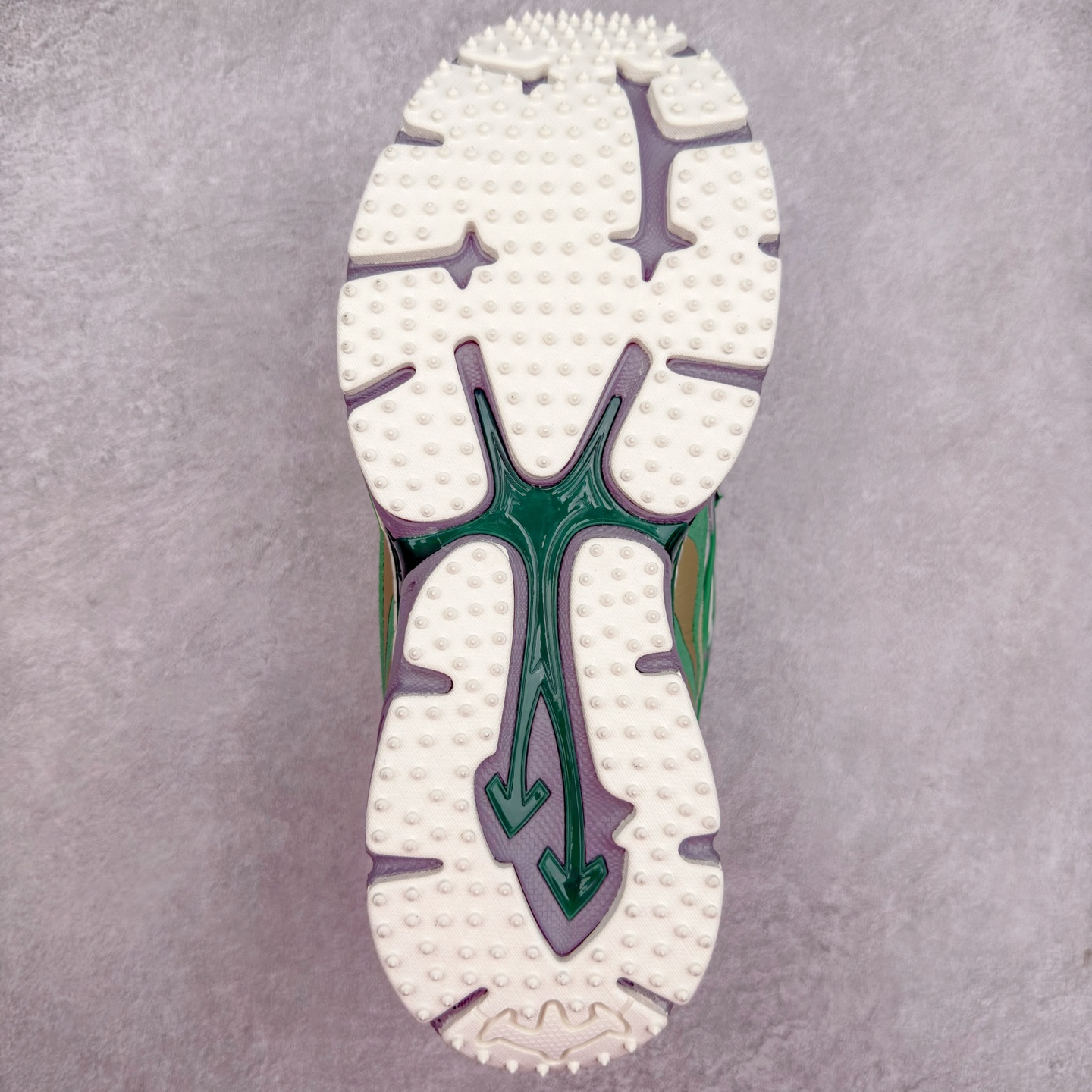 图片[9]-＃KX Off-White 2024年OW最新款跑鞋 #百分百原盒正确版 原楦原纸板数据开发 4层分离大底#鞋面采用3d立体打印和多种材料拼接而成#防滑耐磨透气性轻便跑鞋 作为曾经爆火 并且定位奢潮领域的标志性品牌 Off-White 仍需要不断更新符合当下潮流时尚的复古运动鞋款，以期收获基本盘消费者的关注 此次更新的 Off-White 新款运动鞋将经典复古老爹鞋细节设计更加夸张化 并将标志性箭头设计置于显著位置 除此之外 整个系列的色彩搭配也可谓纷繁多样 总有一款适合你 Off-White最新运动鞋款估计将在未来几个月登陆品牌专柜 喜欢的朋友切莫错过 尺码：36 37 38 39 40 41 42 43 44 45 46 47-选品中心