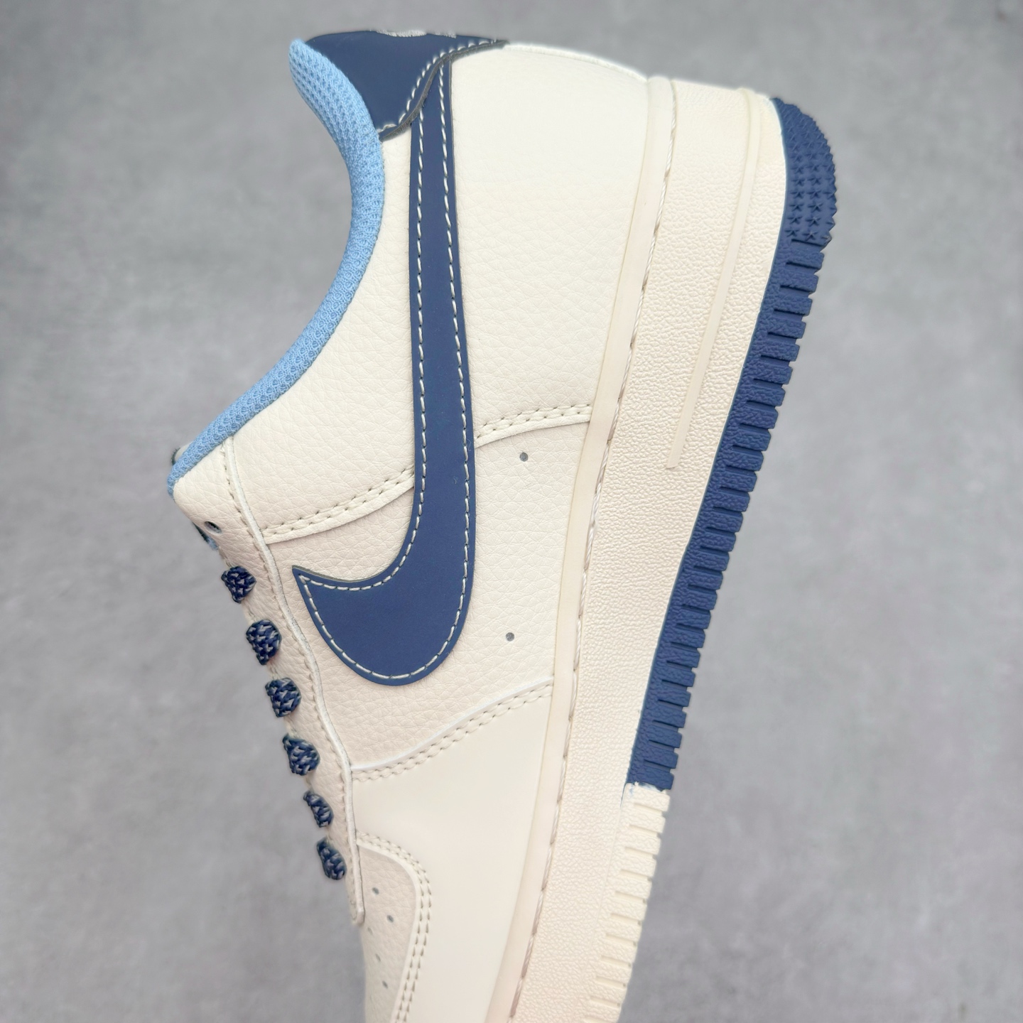 图片[7]-NK Air Force 1´07 Low 空军一号低帮百搭休闲运动板鞋 XS1958-565 柔软、弹性十足的缓震性能和出色的中底设计 横跨复古与现代的外型结合 造就出风靡全球 三十多年的Force 1 直到今天还深受青睐 实拍调校N版已经零色差零失真 百分百还原实物色彩所见即所得 不存在货不对板色差等低级问题 选购参考实物拍摄 不混卖不参货 只用心做好货严格选品 承诺混一赔十 尺码：36 36.5 37.5 38 38.5 39 40 40.5 41 42 42.5 43 44 44.5 45-选品中心