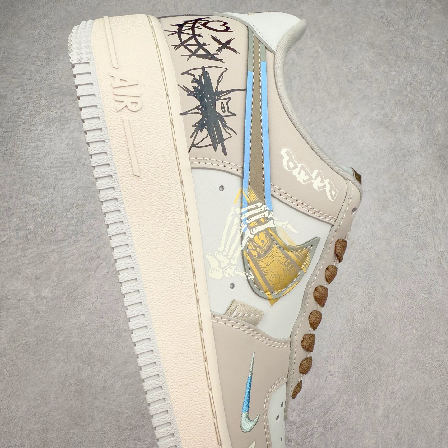 图片[6]-NK Air Force 1´07 Low 空军一号低帮百搭休闲运动板鞋 XL2321-111 柔软、弹性十足的缓震性能和出色的中底设计 横跨复古与现代的外型结合 造就出风靡全球 三十多年的Force 1 直到今天还深受青睐 实拍调校N版已经零色差零失真 百分百还原实物色彩所见即所得 不存在货不对板色差等低级问题 选购参考实物拍摄 不混卖不参货 只用心做好货严格选品 承诺混一赔十 尺码：36 36.5 37.5 38 38.5 39 40 40.5 41 42 42.5 43 44 44.5 45-选品中心