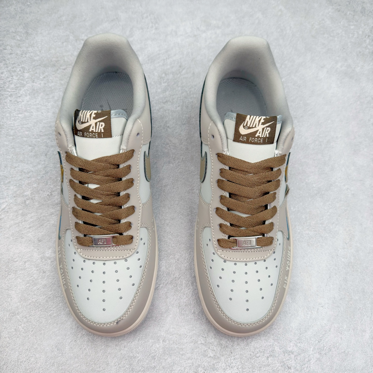 图片[2]-NK Air Force 1´07 Low 空军一号低帮百搭休闲运动板鞋 XL2321-111 柔软、弹性十足的缓震性能和出色的中底设计 横跨复古与现代的外型结合 造就出风靡全球 三十多年的Force 1 直到今天还深受青睐 实拍调校N版已经零色差零失真 百分百还原实物色彩所见即所得 不存在货不对板色差等低级问题 选购参考实物拍摄 不混卖不参货 只用心做好货严格选品 承诺混一赔十 尺码：36 36.5 37.5 38 38.5 39 40 40.5 41 42 42.5 43 44 44.5 45-选品中心