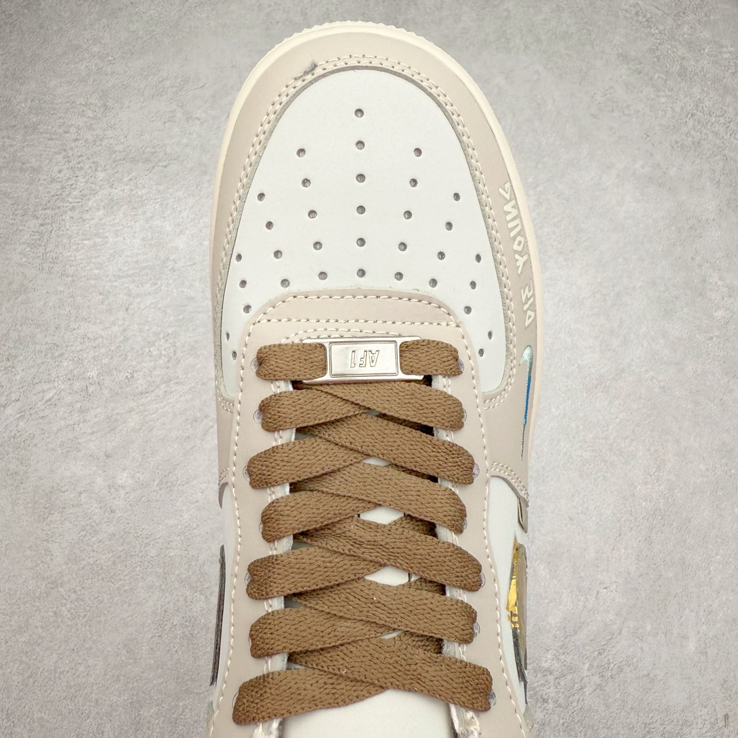 图片[4]-NK Air Force 1´07 Low 空军一号低帮百搭休闲运动板鞋 XL2321-111 柔软、弹性十足的缓震性能和出色的中底设计 横跨复古与现代的外型结合 造就出风靡全球 三十多年的Force 1 直到今天还深受青睐 实拍调校N版已经零色差零失真 百分百还原实物色彩所见即所得 不存在货不对板色差等低级问题 选购参考实物拍摄 不混卖不参货 只用心做好货严格选品 承诺混一赔十 尺码：36 36.5 37.5 38 38.5 39 40 40.5 41 42 42.5 43 44 44.5 45-选品中心