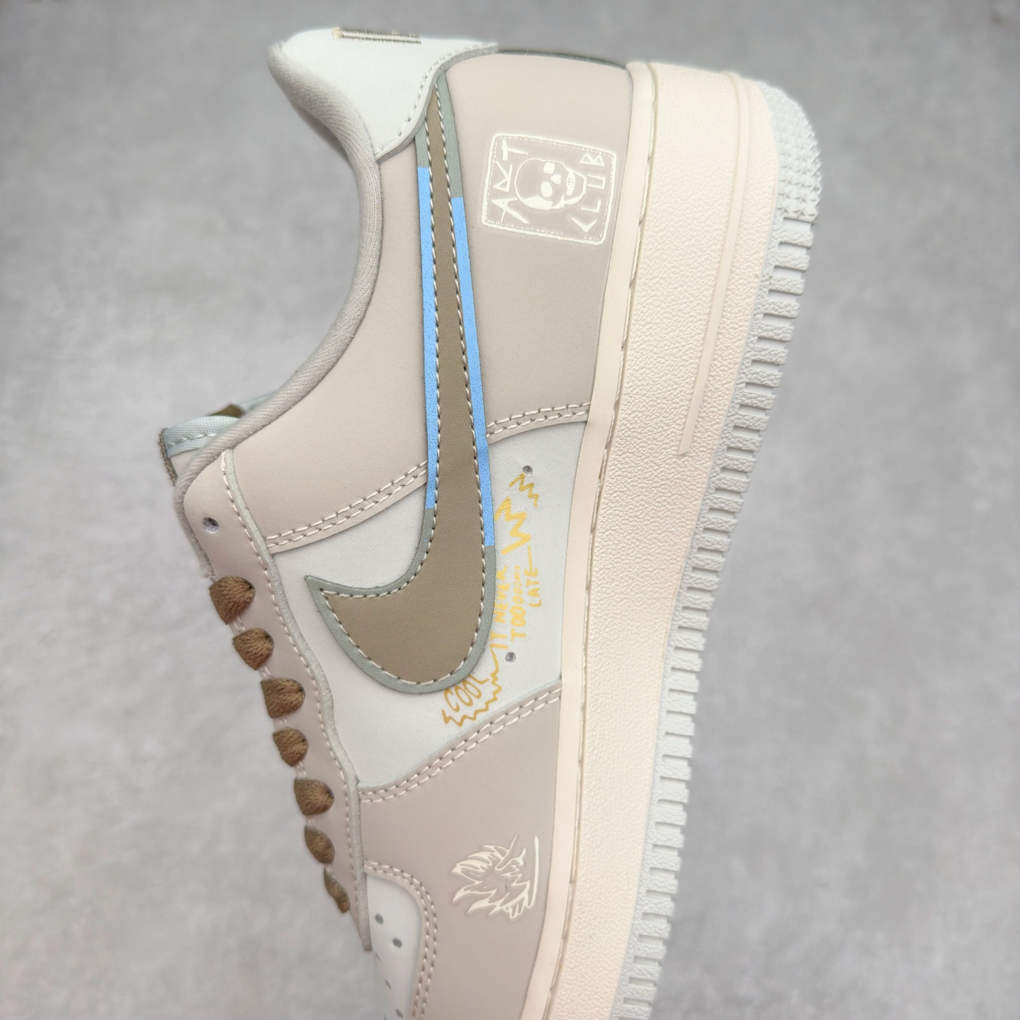 图片[7]-NK Air Force 1´07 Low 空军一号低帮百搭休闲运动板鞋 XL2321-111 柔软、弹性十足的缓震性能和出色的中底设计 横跨复古与现代的外型结合 造就出风靡全球 三十多年的Force 1 直到今天还深受青睐 实拍调校N版已经零色差零失真 百分百还原实物色彩所见即所得 不存在货不对板色差等低级问题 选购参考实物拍摄 不混卖不参货 只用心做好货严格选品 承诺混一赔十 尺码：36 36.5 37.5 38 38.5 39 40 40.5 41 42 42.5 43 44 44.5 45-选品中心