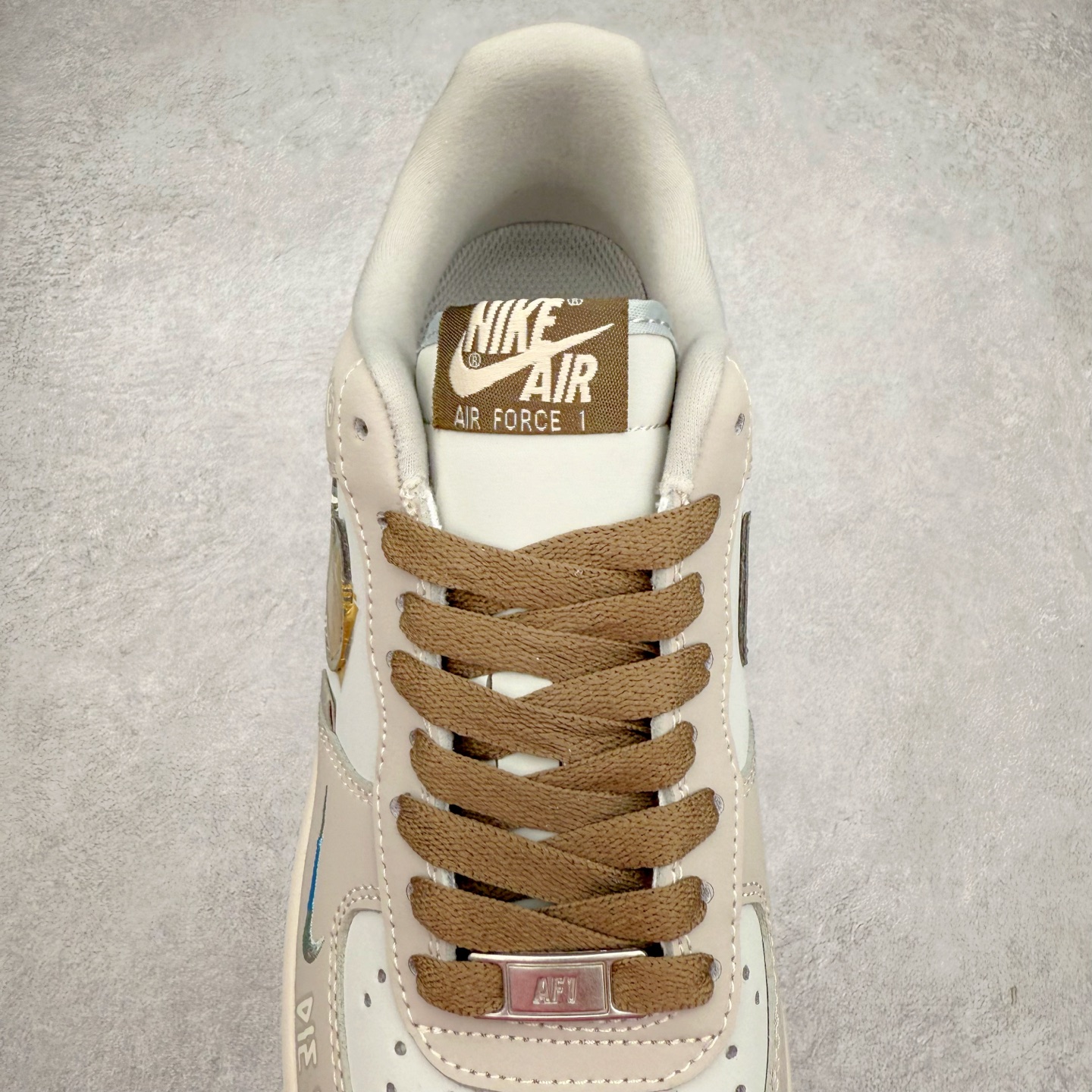 图片[5]-NK Air Force 1´07 Low 空军一号低帮百搭休闲运动板鞋 XL2321-111 柔软、弹性十足的缓震性能和出色的中底设计 横跨复古与现代的外型结合 造就出风靡全球 三十多年的Force 1 直到今天还深受青睐 实拍调校N版已经零色差零失真 百分百还原实物色彩所见即所得 不存在货不对板色差等低级问题 选购参考实物拍摄 不混卖不参货 只用心做好货严格选品 承诺混一赔十 尺码：36 36.5 37.5 38 38.5 39 40 40.5 41 42 42.5 43 44 44.5 45-选品中心