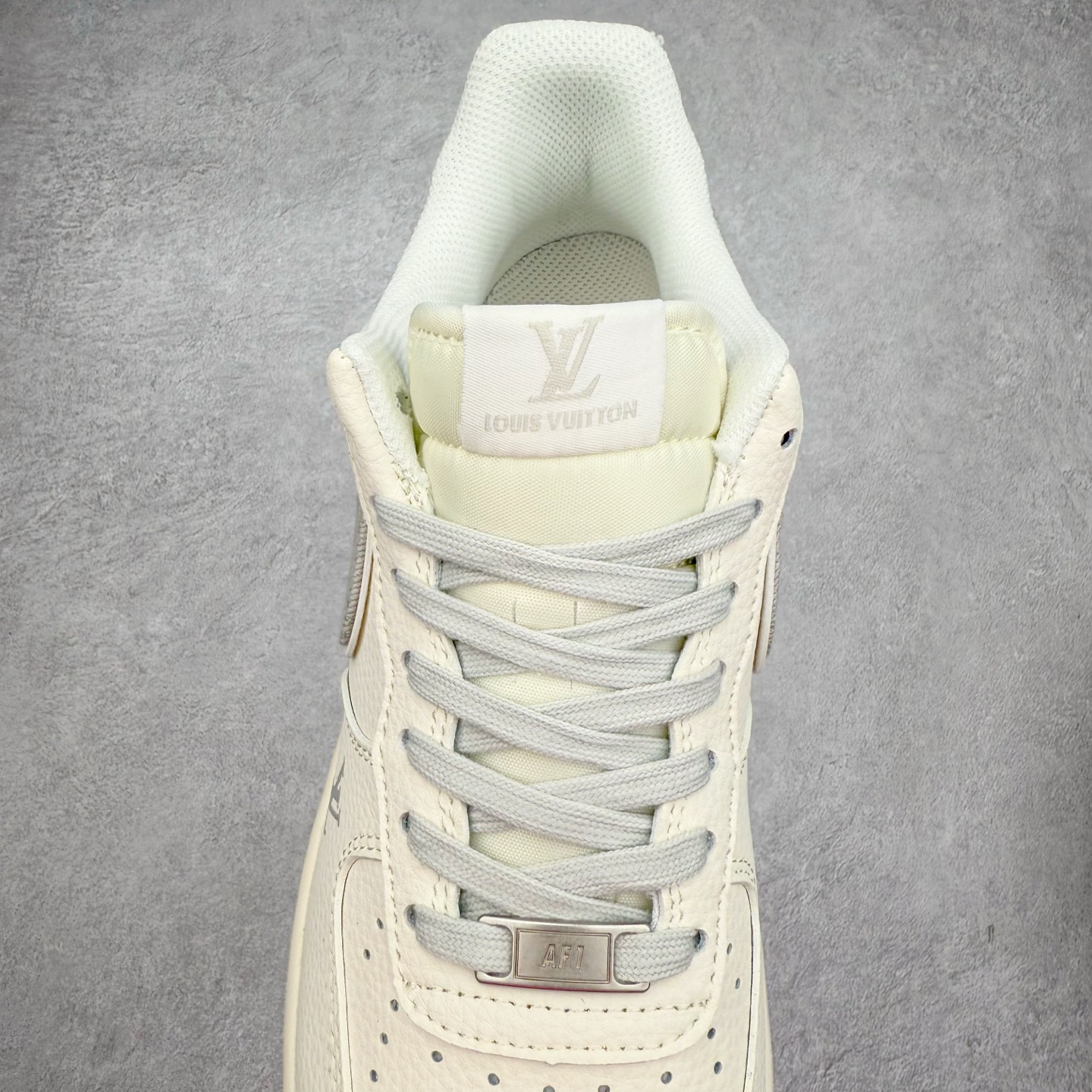 图片[5]-NK Air Force 1´07 Low 空军一号低帮百搭休闲运动板鞋 XX3168-135 柔软、弹性十足的缓震性能和出色的中底设计 横跨复古与现代的外型结合 造就出风靡全球 三十多年的Force 1 直到今天还深受青睐 实拍调校N版已经零色差零失真 百分百还原实物色彩所见即所得 不存在货不对板色差等低级问题 选购参考实物拍摄 不混卖不参货 只用心做好货严格选品 承诺混一赔十 尺码：36 36.5 37.5 38 38.5 39 40 40.5 41 42 42.5 43 44 44.5 45-选品中心