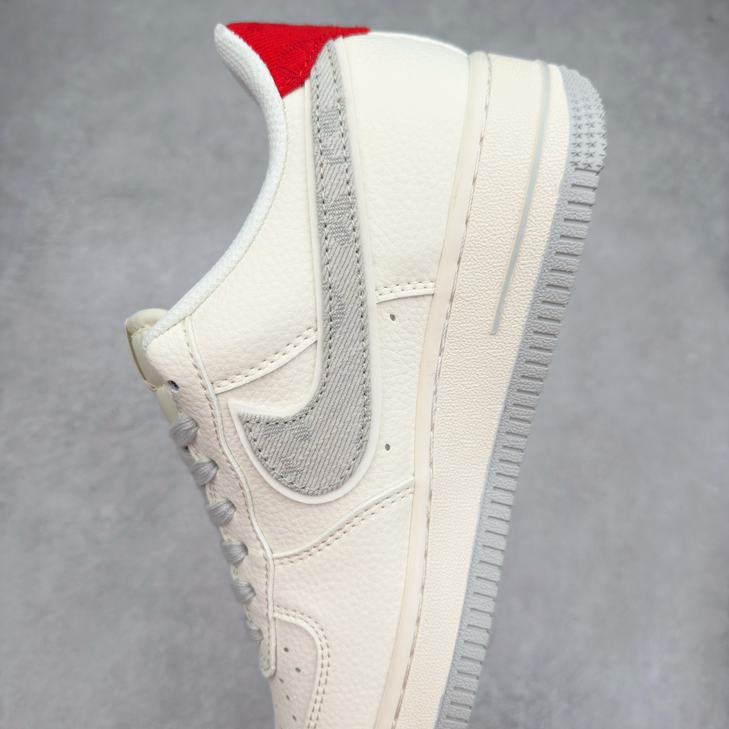 图片[7]-NK Air Force 1´07 Low 空军一号低帮百搭休闲运动板鞋 XX3168-135 柔软、弹性十足的缓震性能和出色的中底设计 横跨复古与现代的外型结合 造就出风靡全球 三十多年的Force 1 直到今天还深受青睐 实拍调校N版已经零色差零失真 百分百还原实物色彩所见即所得 不存在货不对板色差等低级问题 选购参考实物拍摄 不混卖不参货 只用心做好货严格选品 承诺混一赔十 尺码：36 36.5 37.5 38 38.5 39 40 40.5 41 42 42.5 43 44 44.5 45-选品中心