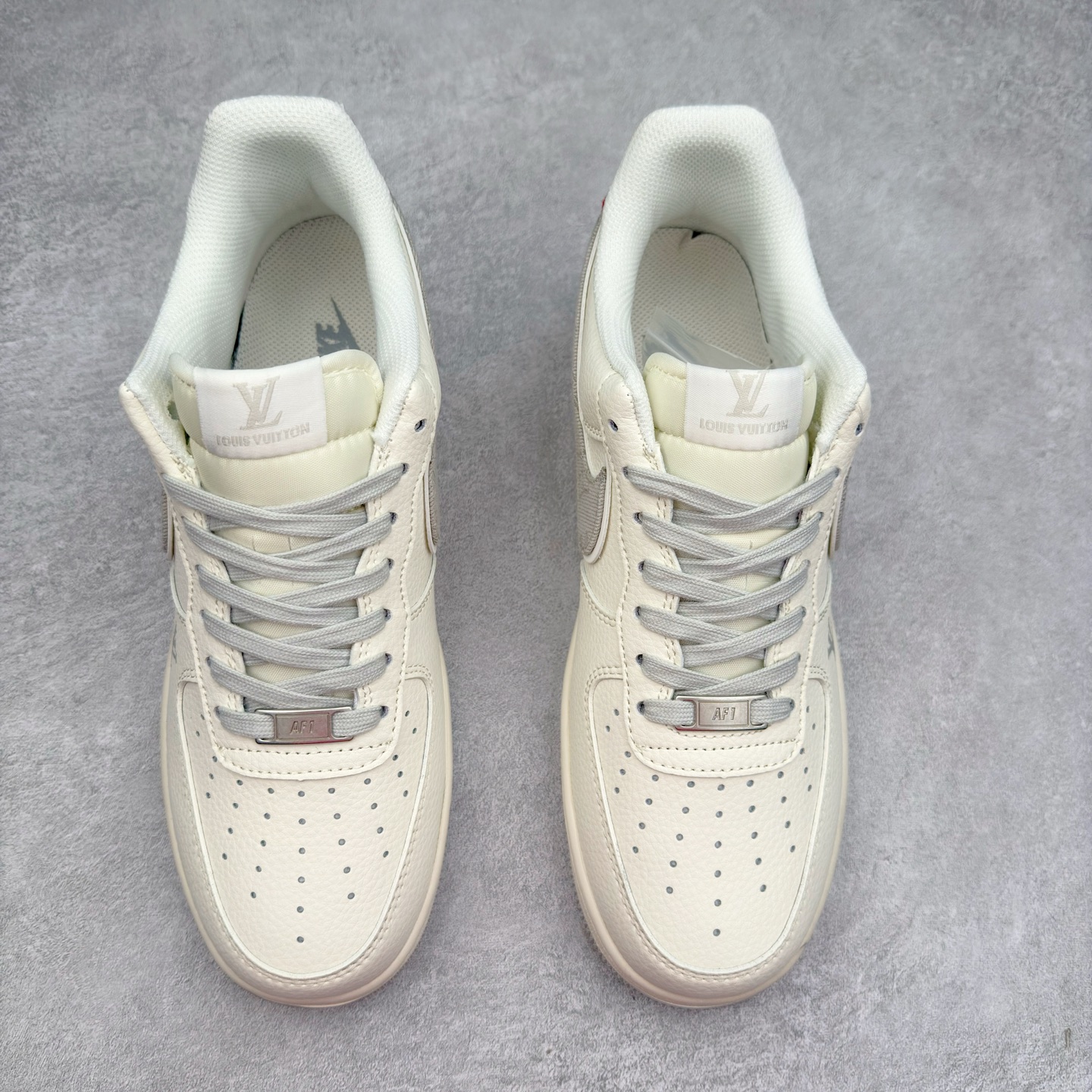 图片[2]-NK Air Force 1´07 Low 空军一号低帮百搭休闲运动板鞋 XX3168-135 柔软、弹性十足的缓震性能和出色的中底设计 横跨复古与现代的外型结合 造就出风靡全球 三十多年的Force 1 直到今天还深受青睐 实拍调校N版已经零色差零失真 百分百还原实物色彩所见即所得 不存在货不对板色差等低级问题 选购参考实物拍摄 不混卖不参货 只用心做好货严格选品 承诺混一赔十 尺码：36 36.5 37.5 38 38.5 39 40 40.5 41 42 42.5 43 44 44.5 45-选品中心