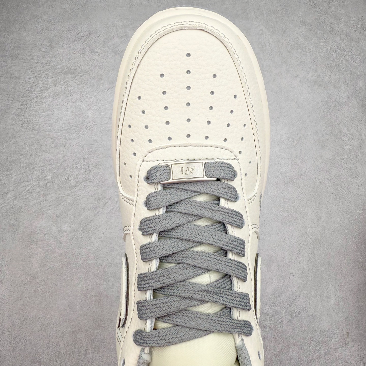 图片[4]-NK Air Force 1´07 Low 空军一号低帮百搭休闲运动板鞋 HH7518-065 柔软、弹性十足的缓震性能和出色的中底设计 横跨复古与现代的外型结合 造就出风靡全球 三十多年的Force 1 直到今天还深受青睐 实拍调校N版已经零色差零失真 百分百还原实物色彩所见即所得 不存在货不对板色差等低级问题 选购参考实物拍摄 不混卖不参货 只用心做好货严格选品 承诺混一赔十 尺码：36 36.5 37.5 38 38.5 39 40 40.5 41 42 42.5 43 44 44.5 45-选品中心