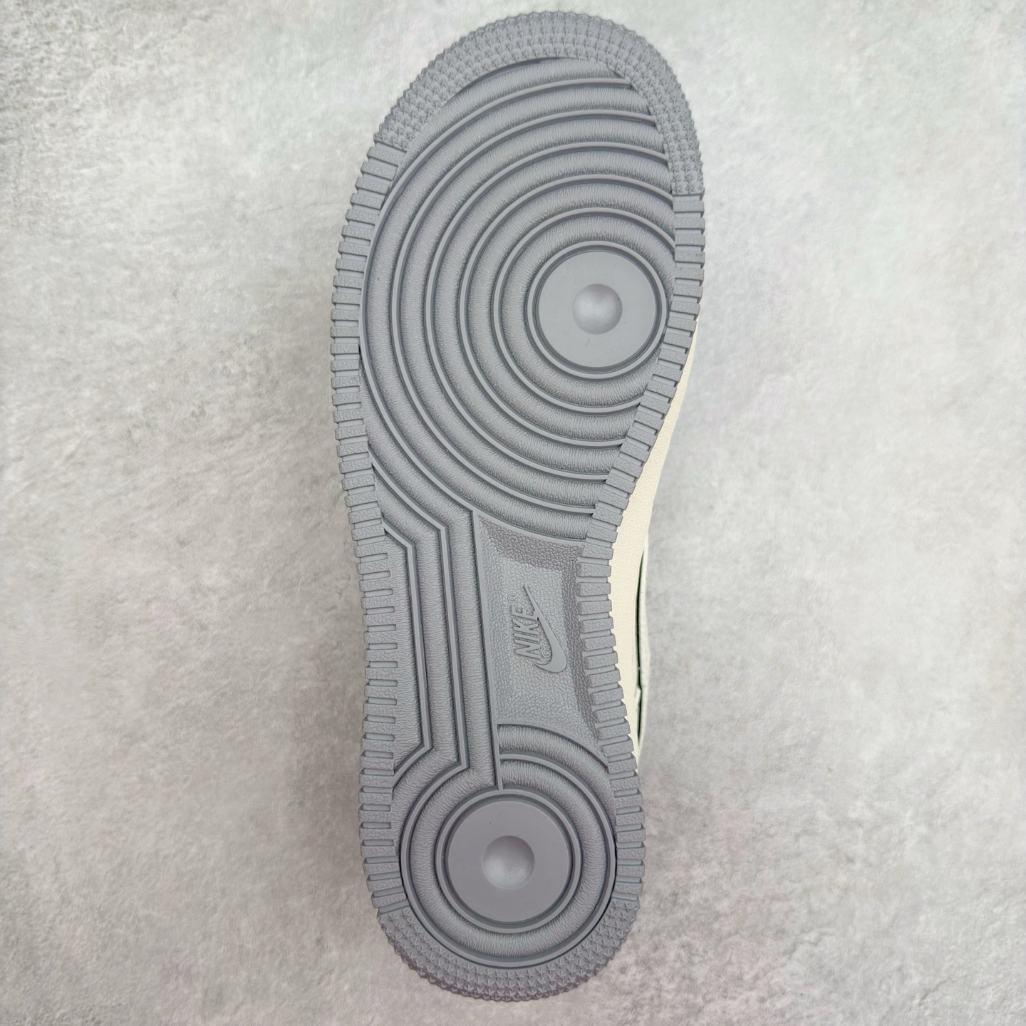 图片[9]-NK Air Force 1´07 Low 空军一号低帮百搭休闲运动板鞋 HH7518-065 柔软、弹性十足的缓震性能和出色的中底设计 横跨复古与现代的外型结合 造就出风靡全球 三十多年的Force 1 直到今天还深受青睐 实拍调校N版已经零色差零失真 百分百还原实物色彩所见即所得 不存在货不对板色差等低级问题 选购参考实物拍摄 不混卖不参货 只用心做好货严格选品 承诺混一赔十 尺码：36 36.5 37.5 38 38.5 39 40 40.5 41 42 42.5 43 44 44.5 45-选品中心