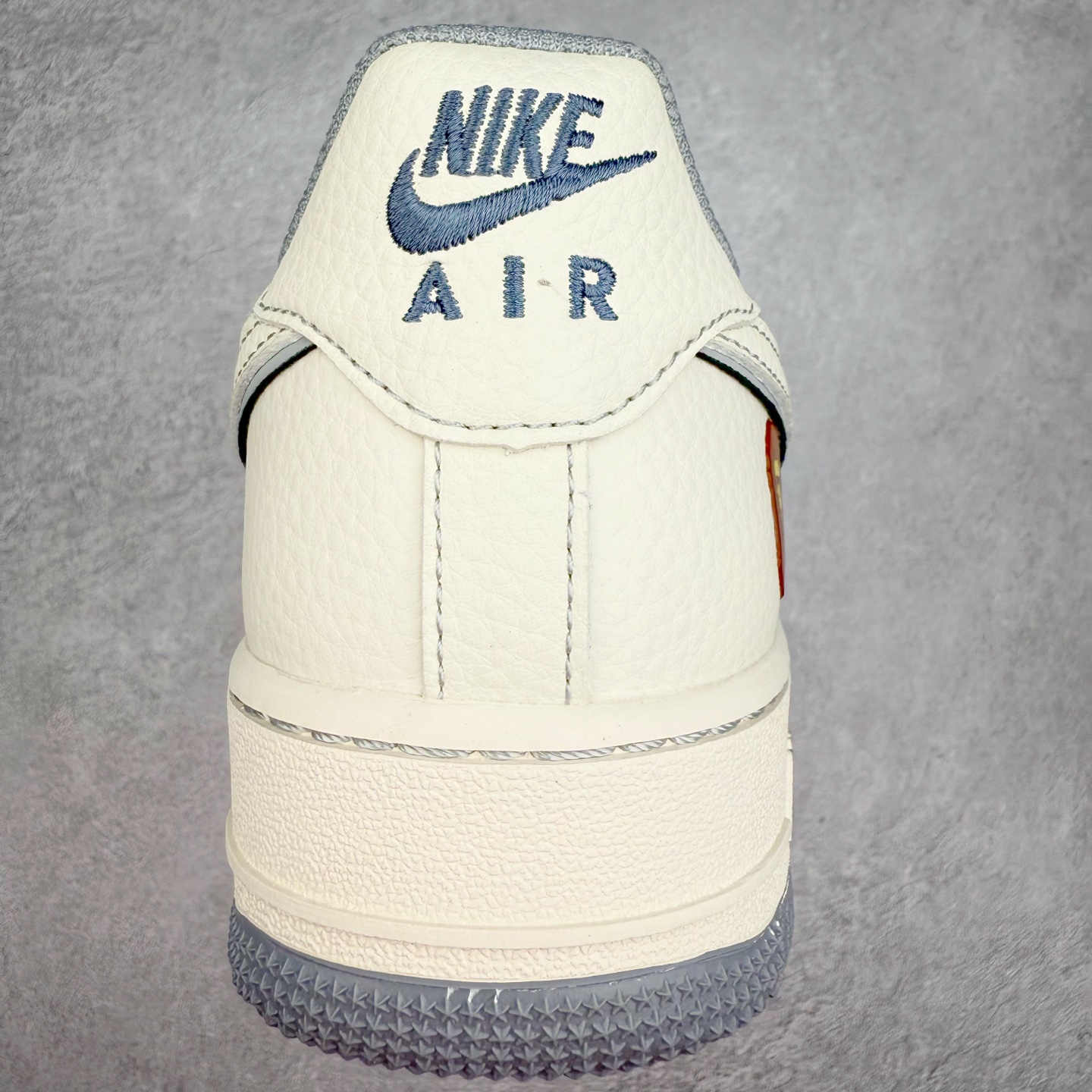 图片[8]-NK Air Force 1´07 Low 空军一号低帮百搭休闲运动板鞋 HH7518-065 柔软、弹性十足的缓震性能和出色的中底设计 横跨复古与现代的外型结合 造就出风靡全球 三十多年的Force 1 直到今天还深受青睐 实拍调校N版已经零色差零失真 百分百还原实物色彩所见即所得 不存在货不对板色差等低级问题 选购参考实物拍摄 不混卖不参货 只用心做好货严格选品 承诺混一赔十 尺码：36 36.5 37.5 38 38.5 39 40 40.5 41 42 42.5 43 44 44.5 45-选品中心