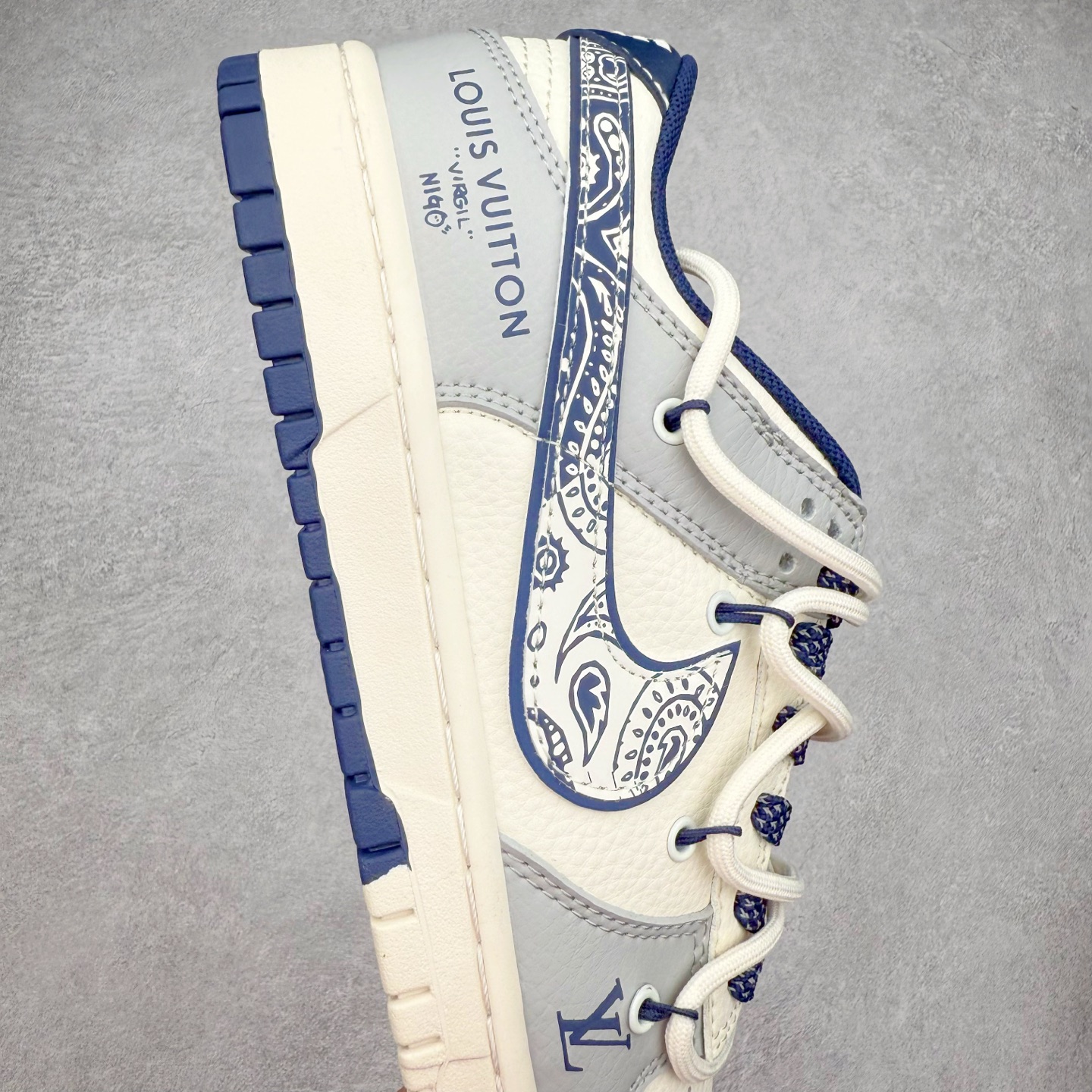 图片[6]-NK Dunk Low 定制配色 DM6868-074 大厂出品 极力推荐 原装头层材料 独家版型蒸餾加工帶來的是更好的视觉和脚感体验大厂纯原品质出货 清洁度 电绣工艺 皮料切割干净无任何毛边 细节完美 实拍调校N版已经零色差零失真 百分百还原实物色彩所见即所得 不存在货不对板色差等低级问题 选购参考实物拍摄 不混卖不参货 只用心做好货严格选品 承诺混一赔十 尺码：36 36.5 37.5 38 38.5 39 40 40.5 41 42 42.5 43 44 44.5 45-选品中心