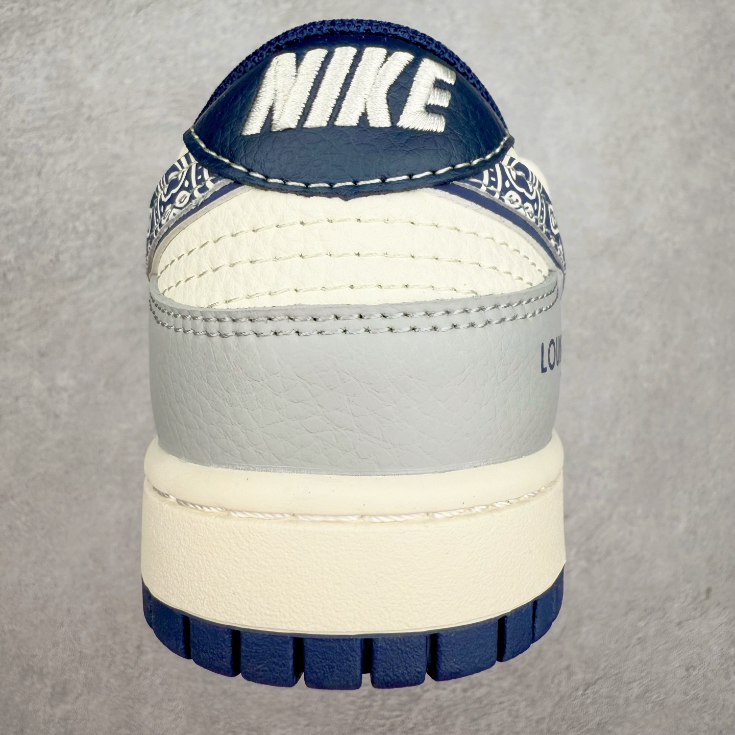 图片[8]-NK Dunk Low 定制配色 DM6868-074 大厂出品 极力推荐 原装头层材料 独家版型蒸餾加工帶來的是更好的视觉和脚感体验大厂纯原品质出货 清洁度 电绣工艺 皮料切割干净无任何毛边 细节完美 实拍调校N版已经零色差零失真 百分百还原实物色彩所见即所得 不存在货不对板色差等低级问题 选购参考实物拍摄 不混卖不参货 只用心做好货严格选品 承诺混一赔十 尺码：36 36.5 37.5 38 38.5 39 40 40.5 41 42 42.5 43 44 44.5 45-选品中心