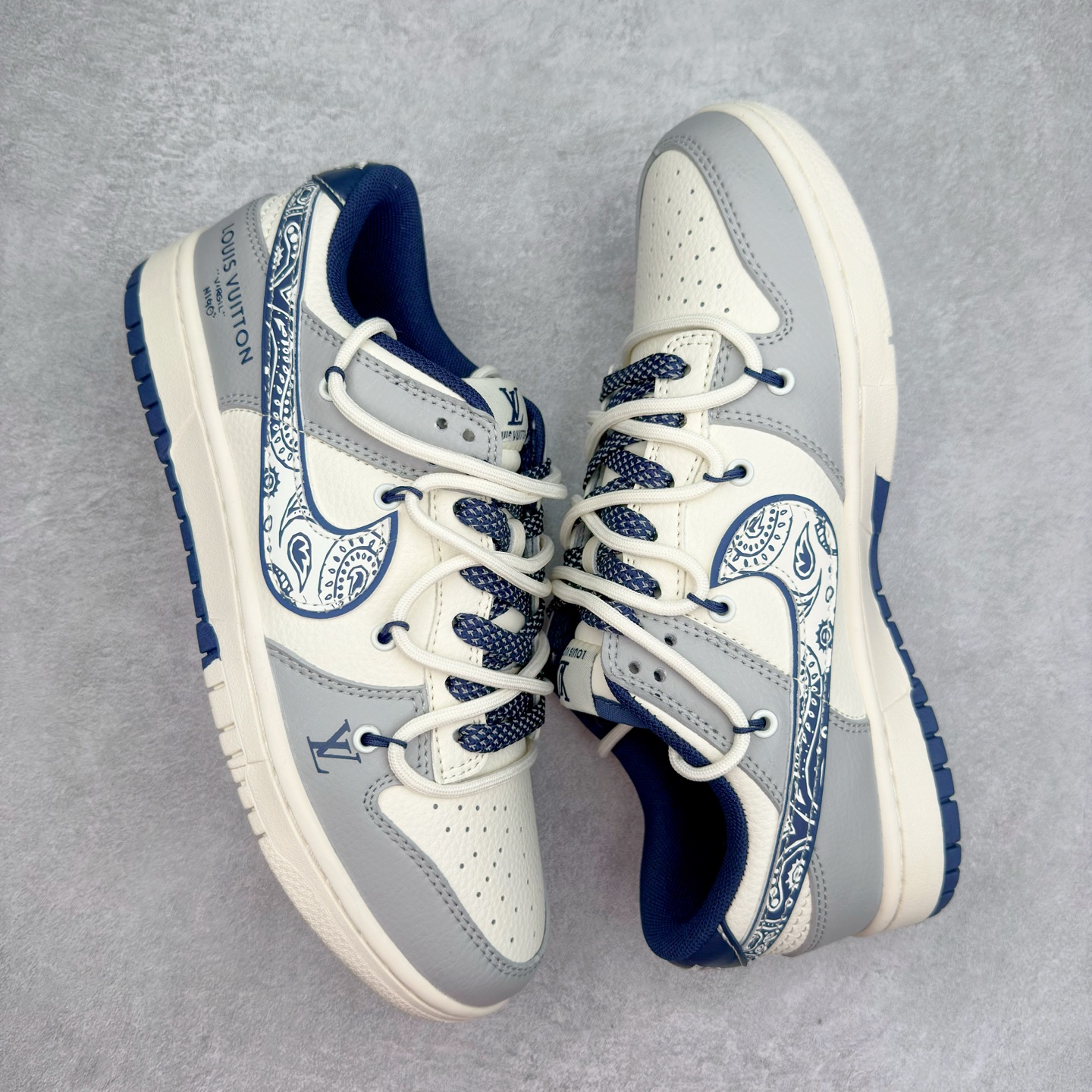 图片[3]-NK Dunk Low 定制配色 DM6868-074 大厂出品 极力推荐 原装头层材料 独家版型蒸餾加工帶來的是更好的视觉和脚感体验大厂纯原品质出货 清洁度 电绣工艺 皮料切割干净无任何毛边 细节完美 实拍调校N版已经零色差零失真 百分百还原实物色彩所见即所得 不存在货不对板色差等低级问题 选购参考实物拍摄 不混卖不参货 只用心做好货严格选品 承诺混一赔十 尺码：36 36.5 37.5 38 38.5 39 40 40.5 41 42 42.5 43 44 44.5 45-选品中心