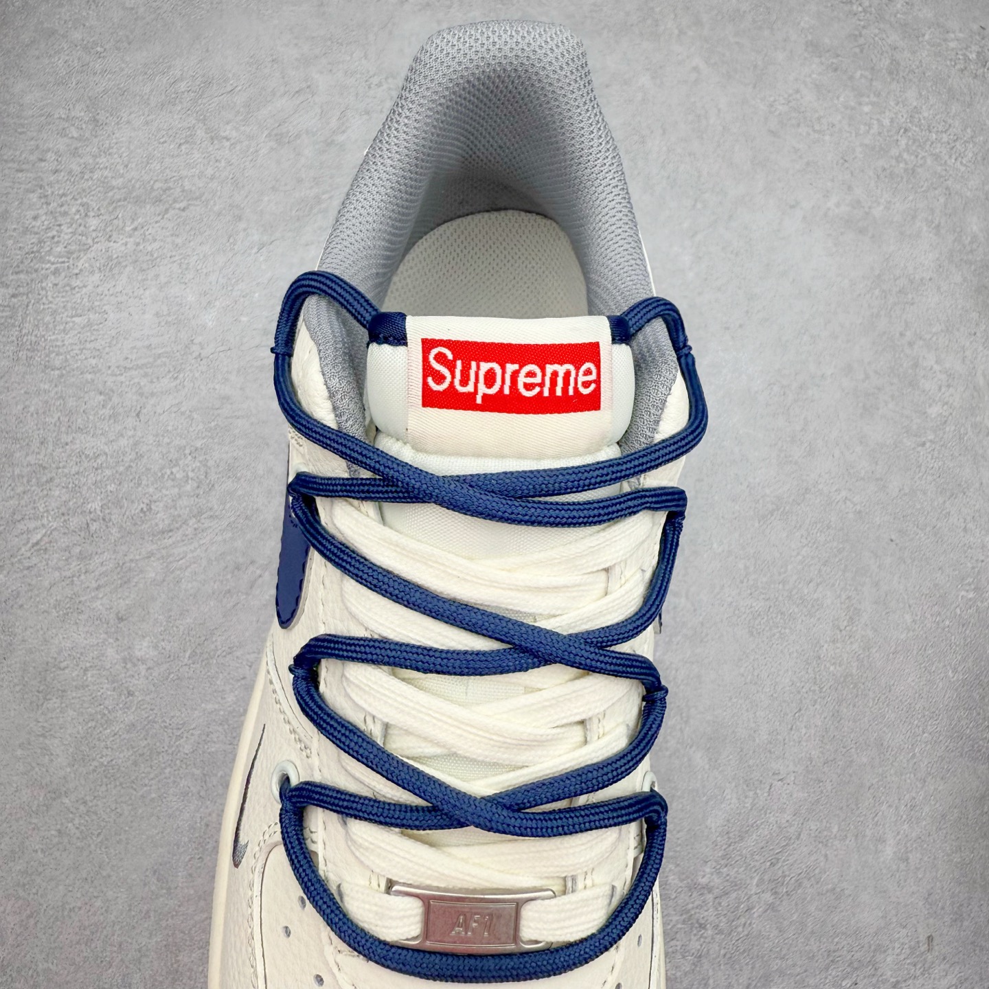 图片[5]-NK Dunk Low 定制配色 DM6868-074 大厂出品 极力推荐 原装头层材料 独家版型蒸餾加工帶來的是更好的视觉和脚感体验大厂纯原品质出货 清洁度 电绣工艺 皮料切割干净无任何毛边 细节完美 实拍调校N版已经零色差零失真 百分百还原实物色彩所见即所得 不存在货不对板色差等低级问题 选购参考实物拍摄 不混卖不参货 只用心做好货严格选品 承诺混一赔十 尺码：36 36.5 37.5 38 38.5 39 40 40.5 41 42 42.5 43 44 44.5 45-选品中心