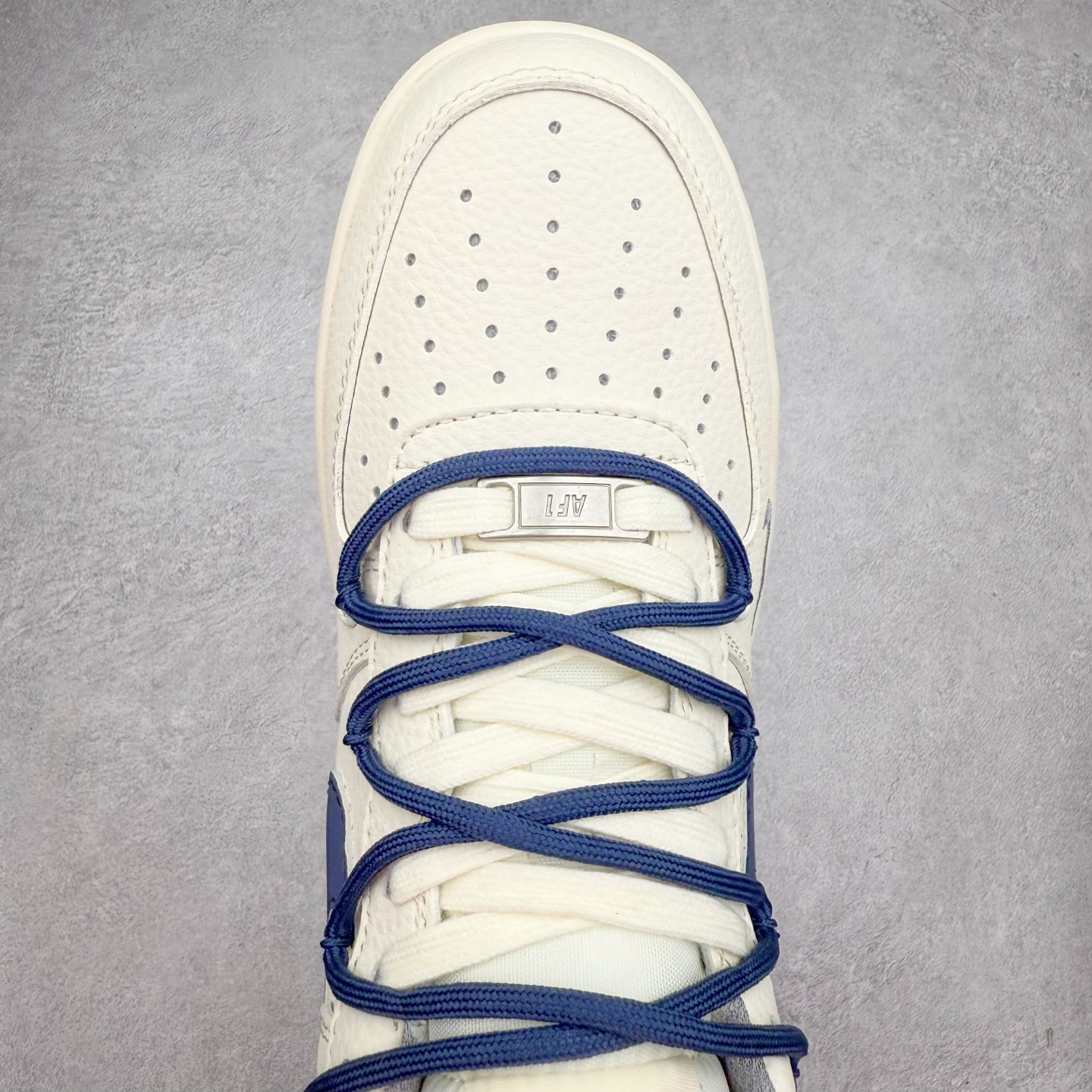 图片[4]-NK Dunk Low 定制配色 DM6868-074 大厂出品 极力推荐 原装头层材料 独家版型蒸餾加工帶來的是更好的视觉和脚感体验大厂纯原品质出货 清洁度 电绣工艺 皮料切割干净无任何毛边 细节完美 实拍调校N版已经零色差零失真 百分百还原实物色彩所见即所得 不存在货不对板色差等低级问题 选购参考实物拍摄 不混卖不参货 只用心做好货严格选品 承诺混一赔十 尺码：36 36.5 37.5 38 38.5 39 40 40.5 41 42 42.5 43 44 44.5 45-选品中心