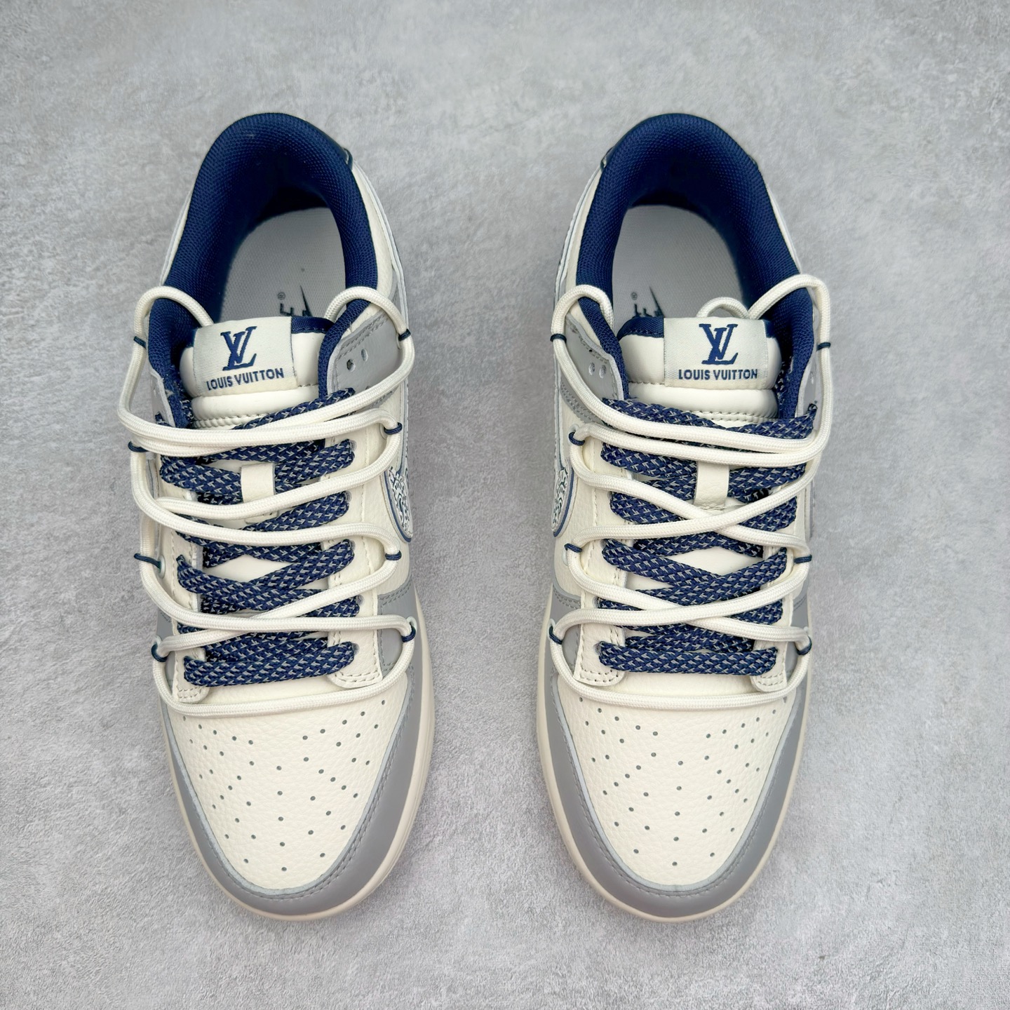 图片[2]-NK Dunk Low 定制配色 DM6868-074 大厂出品 极力推荐 原装头层材料 独家版型蒸餾加工帶來的是更好的视觉和脚感体验大厂纯原品质出货 清洁度 电绣工艺 皮料切割干净无任何毛边 细节完美 实拍调校N版已经零色差零失真 百分百还原实物色彩所见即所得 不存在货不对板色差等低级问题 选购参考实物拍摄 不混卖不参货 只用心做好货严格选品 承诺混一赔十 尺码：36 36.5 37.5 38 38.5 39 40 40.5 41 42 42.5 43 44 44.5 45-选品中心