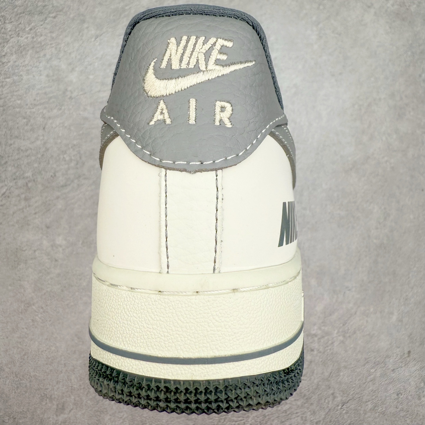 图片[8]-NK Air Force 1´07 Low 空军一号低帮百搭休闲运动板鞋 SC9207-534 柔软、弹性十足的缓震性能和出色的中底设计 横跨复古与现代的外型结合 造就出风靡全球 三十多年的Force 1 直到今天还深受青睐 实拍调校N版已经零色差零失真 百分百还原实物色彩所见即所得 不存在货不对板色差等低级问题 选购参考实物拍摄 不混卖不参货 只用心做好货严格选品 承诺混一赔十 尺码：36 36.5 37.5 38 38.5 39 40 40.5 41 42 42.5 43 44 44.5 45-选品中心