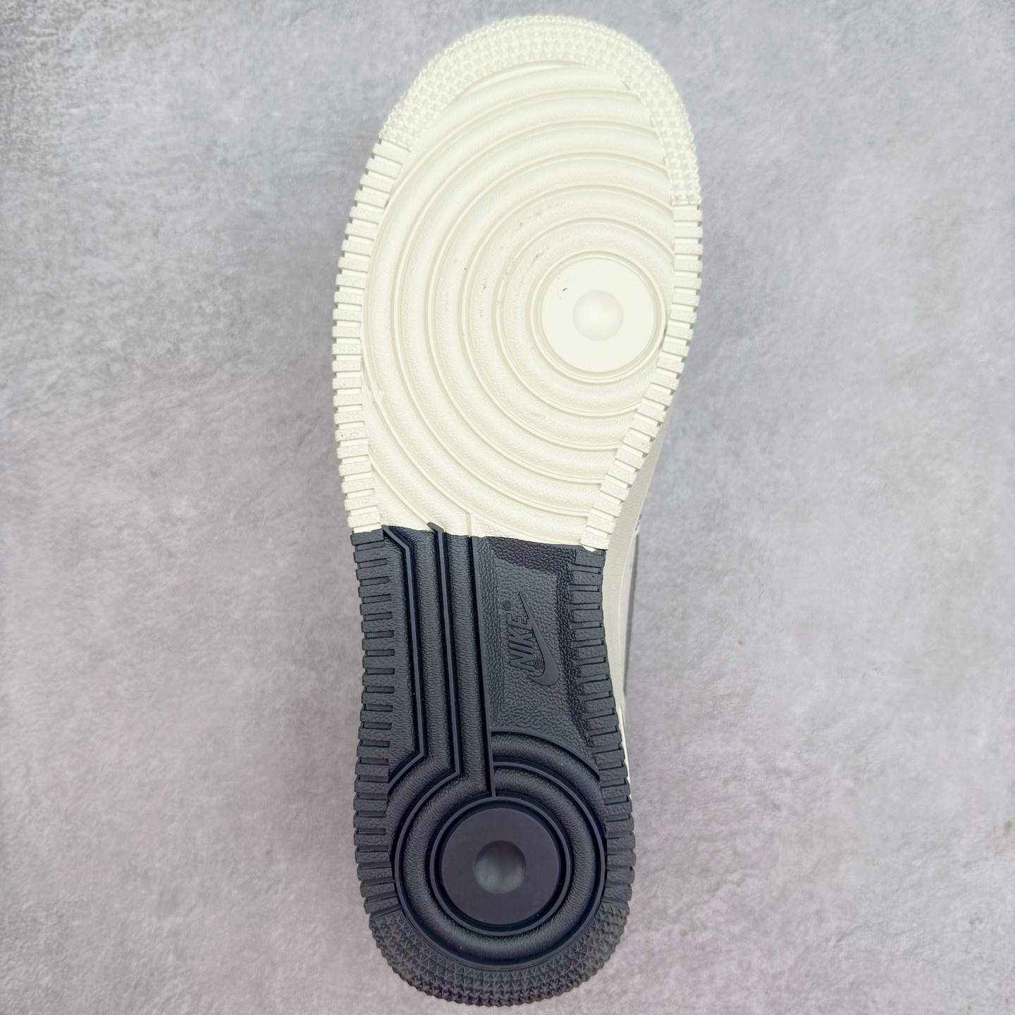 图片[9]-NK Air Force 1´07 Low 空军一号低帮百搭休闲运动板鞋 SC9207-534 柔软、弹性十足的缓震性能和出色的中底设计 横跨复古与现代的外型结合 造就出风靡全球 三十多年的Force 1 直到今天还深受青睐 实拍调校N版已经零色差零失真 百分百还原实物色彩所见即所得 不存在货不对板色差等低级问题 选购参考实物拍摄 不混卖不参货 只用心做好货严格选品 承诺混一赔十 尺码：36 36.5 37.5 38 38.5 39 40 40.5 41 42 42.5 43 44 44.5 45-选品中心