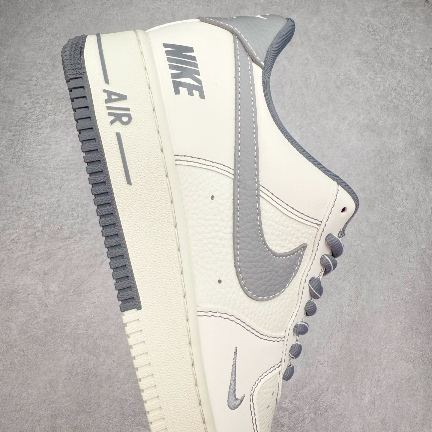 图片[6]-NK Air Force 1´07 Low 空军一号低帮百搭休闲运动板鞋 SC9207-534 柔软、弹性十足的缓震性能和出色的中底设计 横跨复古与现代的外型结合 造就出风靡全球 三十多年的Force 1 直到今天还深受青睐 实拍调校N版已经零色差零失真 百分百还原实物色彩所见即所得 不存在货不对板色差等低级问题 选购参考实物拍摄 不混卖不参货 只用心做好货严格选品 承诺混一赔十 尺码：36 36.5 37.5 38 38.5 39 40 40.5 41 42 42.5 43 44 44.5 45-选品中心