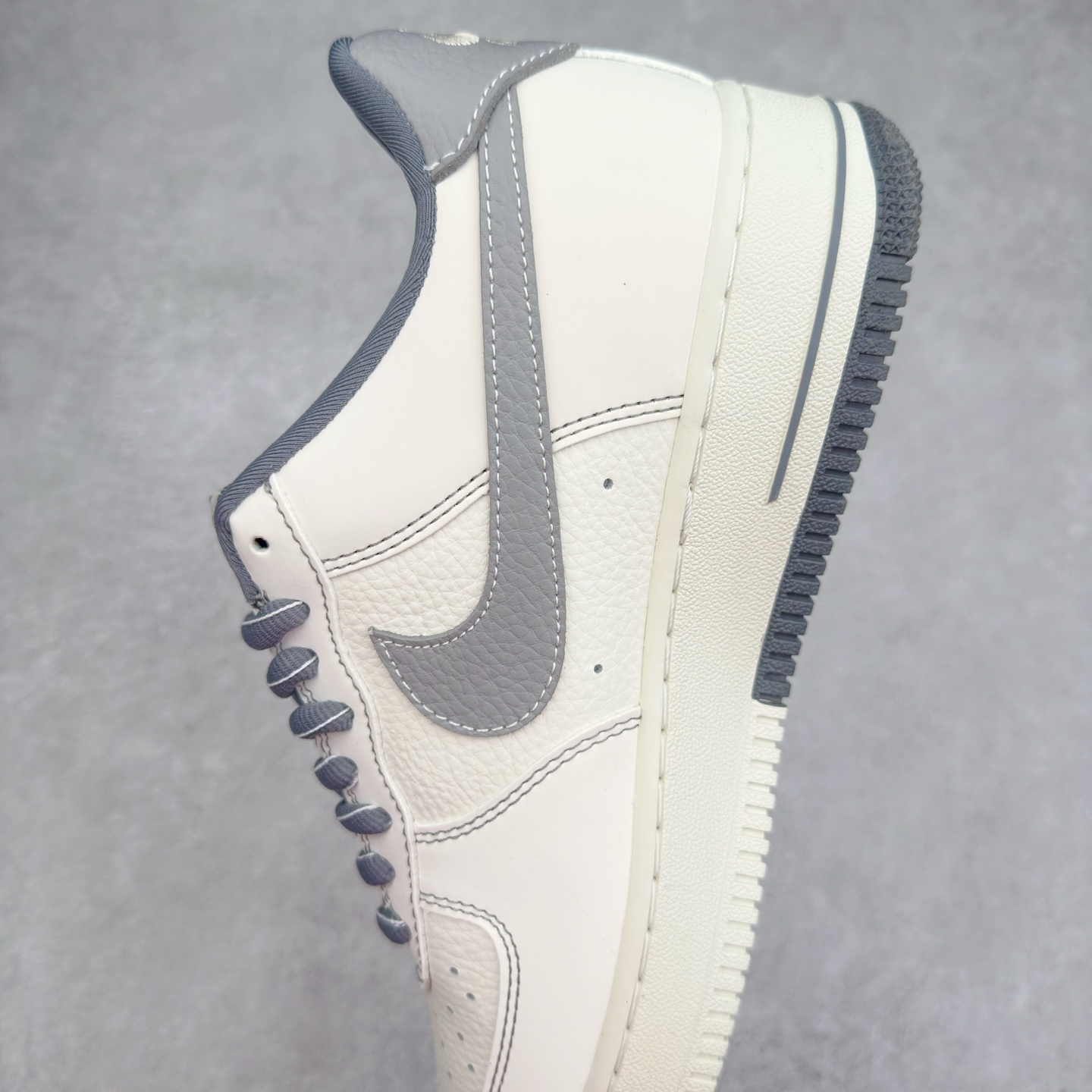 图片[7]-NK Air Force 1´07 Low 空军一号低帮百搭休闲运动板鞋 SC9207-534 柔软、弹性十足的缓震性能和出色的中底设计 横跨复古与现代的外型结合 造就出风靡全球 三十多年的Force 1 直到今天还深受青睐 实拍调校N版已经零色差零失真 百分百还原实物色彩所见即所得 不存在货不对板色差等低级问题 选购参考实物拍摄 不混卖不参货 只用心做好货严格选品 承诺混一赔十 尺码：36 36.5 37.5 38 38.5 39 40 40.5 41 42 42.5 43 44 44.5 45-选品中心