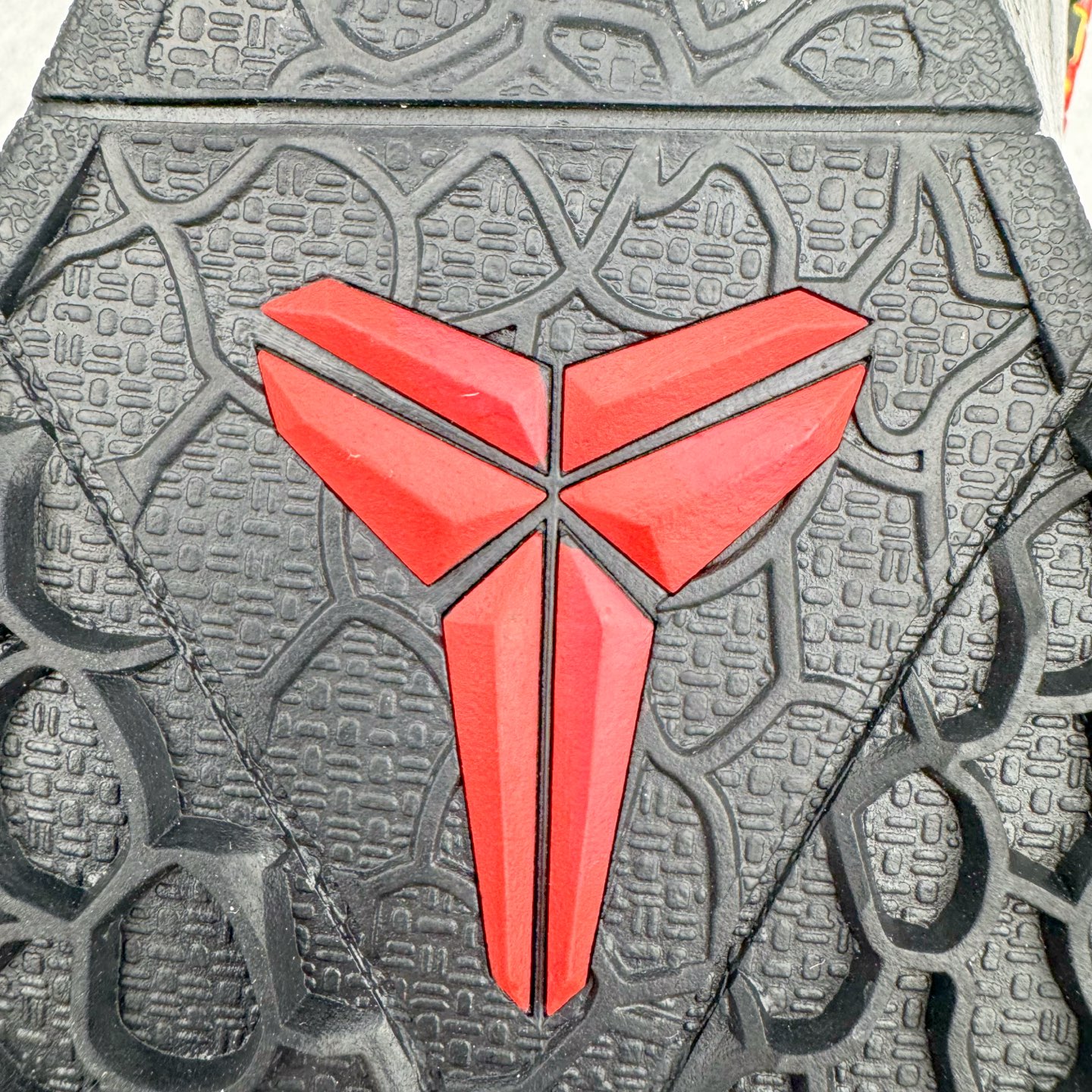 图片[11]-＃纯原 NK Zoom Kobe 6 Protro 科比六代 PE2025-103 圈内顶级批次 完美复刻公司货 前掌超大Zoom Turbo气垫 后掌EVA缓震 真正的原汁原味 还原ZP脚感 全身鞋材卡料色独家定制 唯一正确喷漆工艺Swoosh 正确凹凸蛇鳞工艺 正确鞋面渐变效果 内全置真动飞态线 独立原厂模具 最大尺码达到48.5码 首批不拼图大几率过验 亲测已过 支持各种高强度实战 无需担心 上脚价 补货周期极长 脚宽建议买大半码 科比系列前掌偏窄 不影响二次销售 支持七天无理由退换 尺码：41 42 42.5 43 44 44.5 45 45.5 46 47.5-选品中心