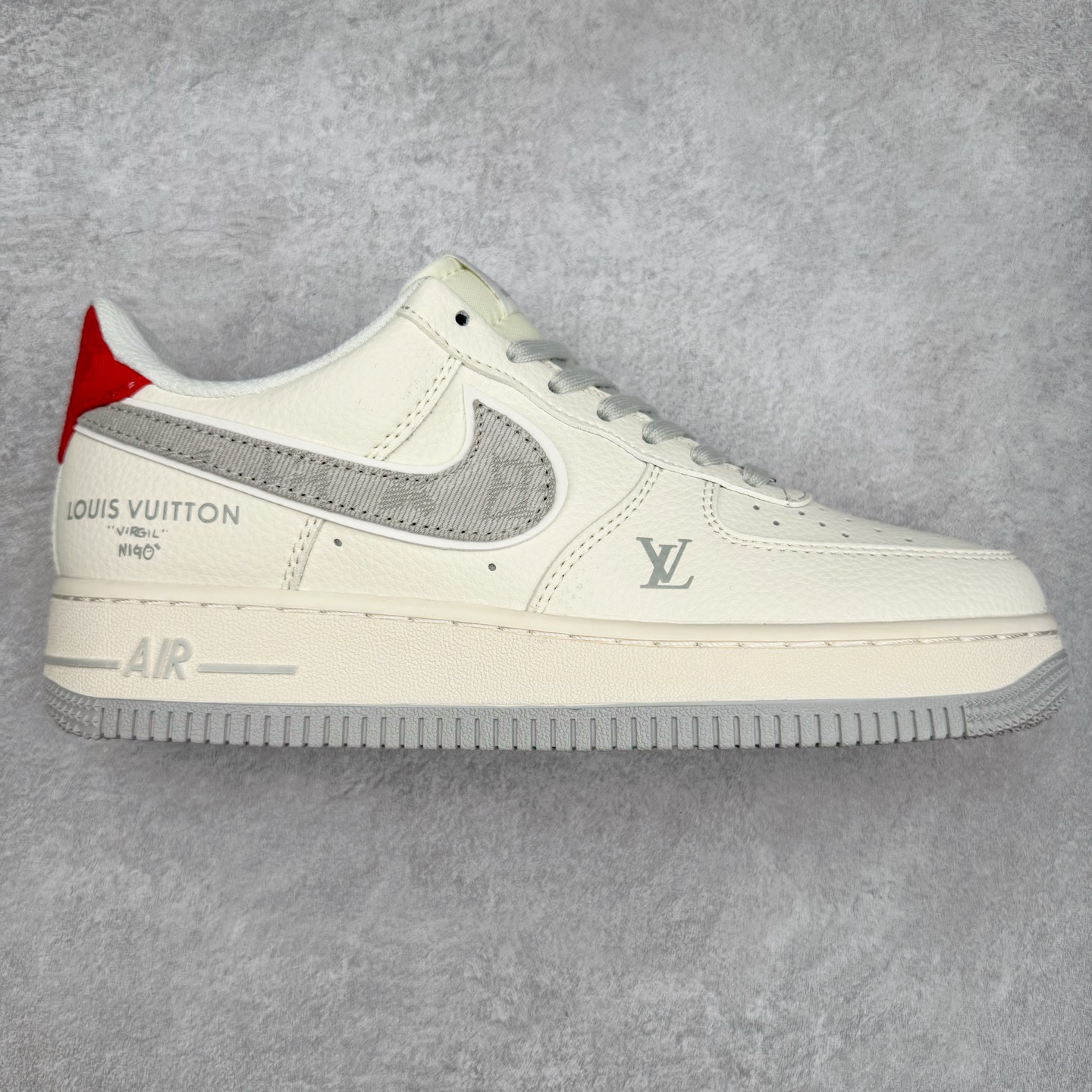 NK Air Force 1´07 Low 空军一号低帮百搭休闲运动板鞋 XX3168-135 柔软、弹性十足的缓震性能和出色的中底设计 横跨复古与现代的外型结合 造就出风靡全球 三十多年的Force 1 直到今天还深受青睐 实拍调校N版已经零色差零失真 百分百还原实物色彩所见即所得 不存在货不对板色差等低级问题 选购参考实物拍摄 不混卖不参货 只用心做好货严格选品 承诺混一赔十 尺码：36 36.5 37.5 38 38.5 39 40 40.5 41 42 42.5 43 44 44.5 45-选品中心