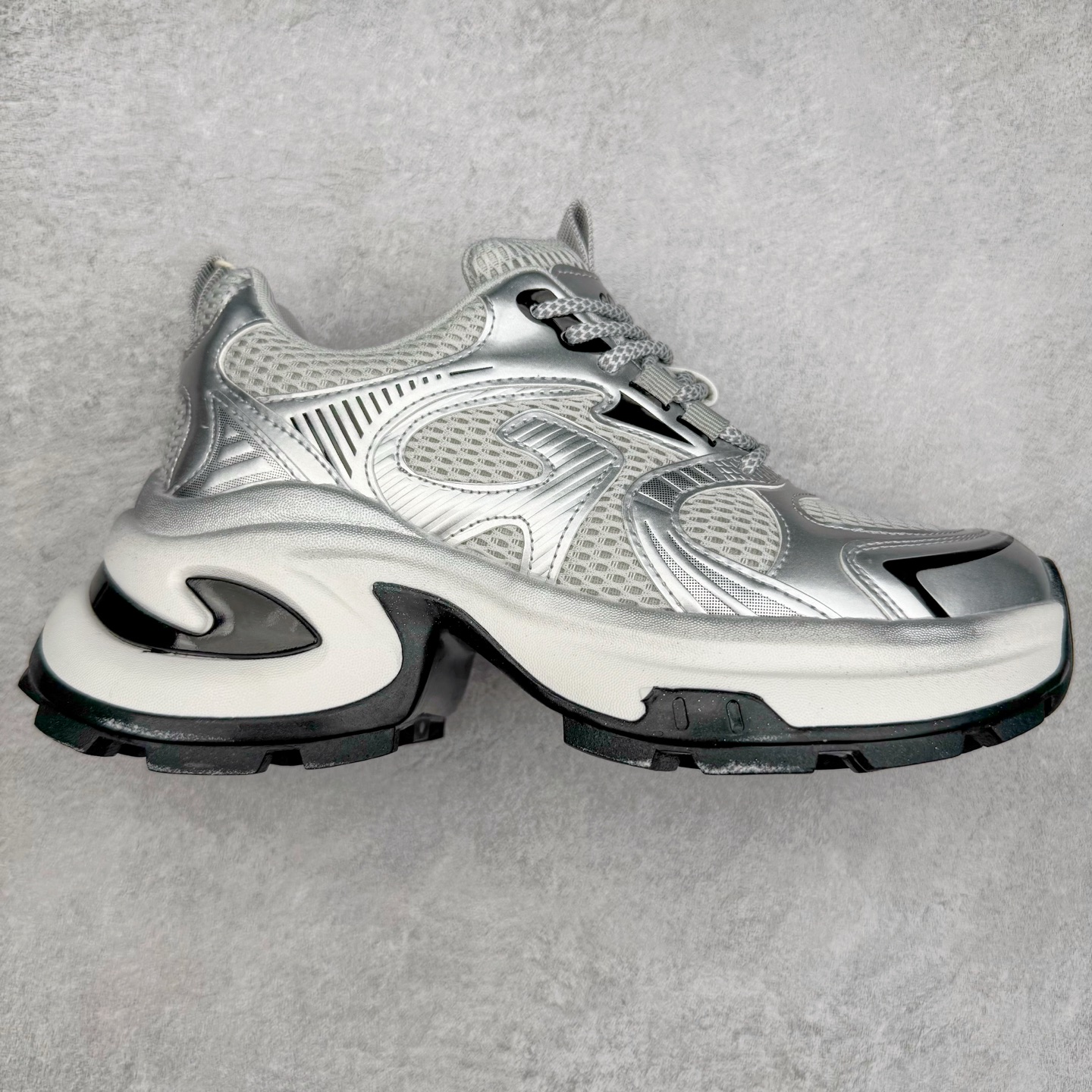 GG-CC【周也同款】星际航行 银色 银角大王厚底增高休闲运动鞋老爹鞋 #广东大厂品质 25ss春季新款 春日踏青舒适度和少女感 银灰配色好温柔 柔软有弹性的厚底增高 GGCC增加舒适度显腿长的6.5cm增高 长时间走路和站立都不累脚舒适度和少女感 不管怎么搭都好看 尺码：35 36 37 38 39 40-选品中心