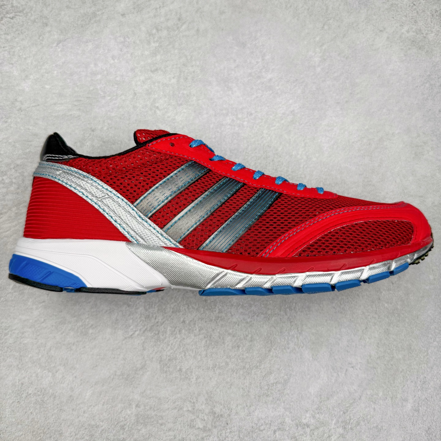 AD Originals Neftenga x WALES BONNER 舒适柔软防滑耐磨低帮生活休闲鞋 经典低帮设计和橡胶外底 采用舒爽尼龙鞋面 革饰面和皮革细节 搭载着 Ecotex 鞋舌 更添质感 EVA 中底设计助你舒适出行 兼具舒适性和结构感 搭载Lightstrike科技 为步伐注入活力 G12988 尺码：36 36.5 37.5 38 38.5 39 40 40.5 41 42 42.5 43 44 44.5 45-选品中心