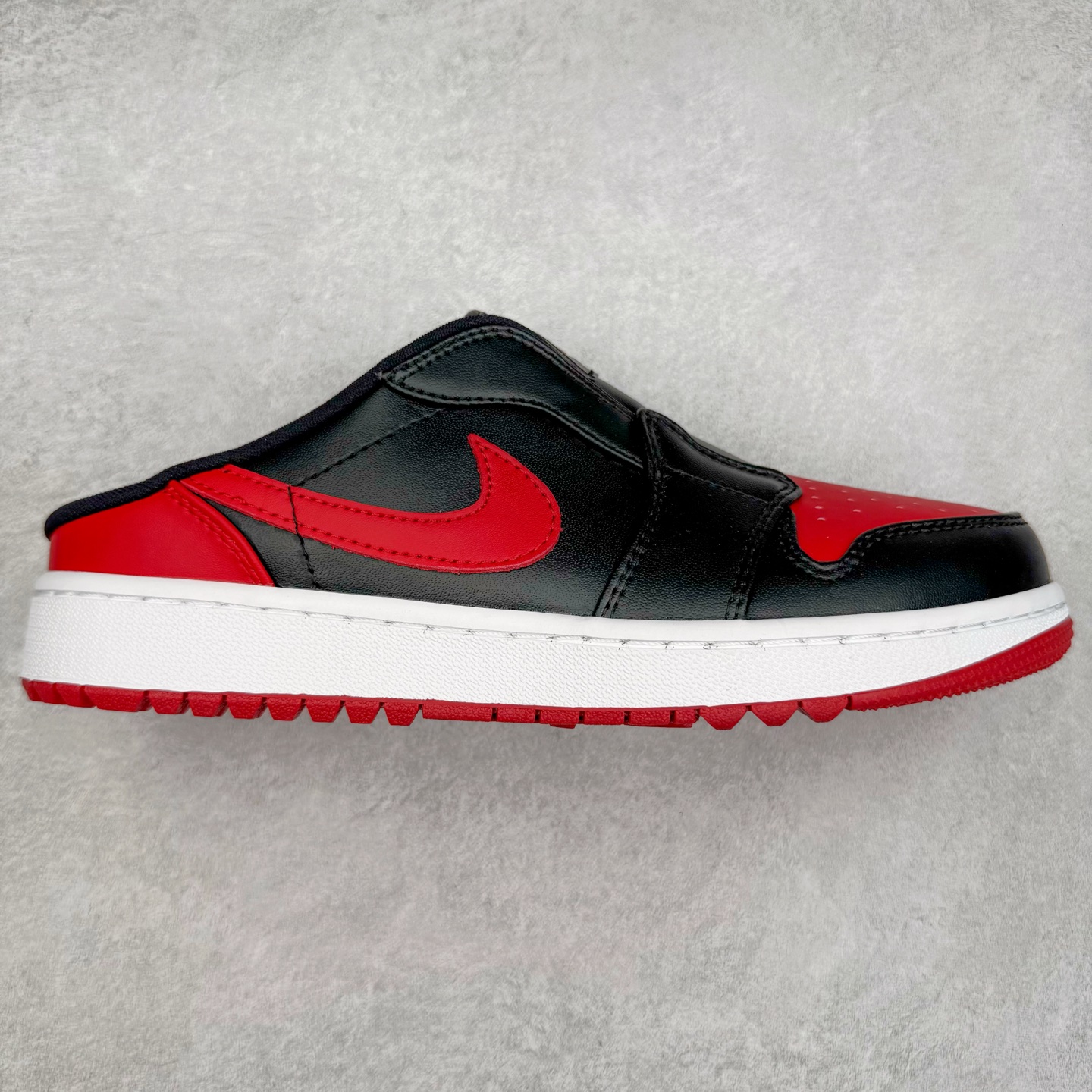 ＃K版 Air Jordan AJ1 Low 低帮 半拖黑红 FJ1214-001 全新流水线出品 DT版本唯一平替选择 市场第二梯队最强版 全部原鞋开发 原楦原纸板开发 全鞋电脑针车 原厂内置全掌气垫 原盒内在原标 唯一Zp原版鞋带绑法 免检产品 全新2022版型 全头层皮料 完美零毛边处理 原厂配置全掌气垫 价格定位良心 几十个配色陆续出货 实拍调校N版已经零色差零失真 百分百还原实物色彩所见即所得 不存在货不对板色差等低级问题 选购参考实物拍摄 不混卖不参货 只用心做好货严格选品 承诺混一赔十 尺码：36 36.5 37.5 38 38.5 39 40 40.5 41 42 42.5 43 44 44.5 45-选品中心