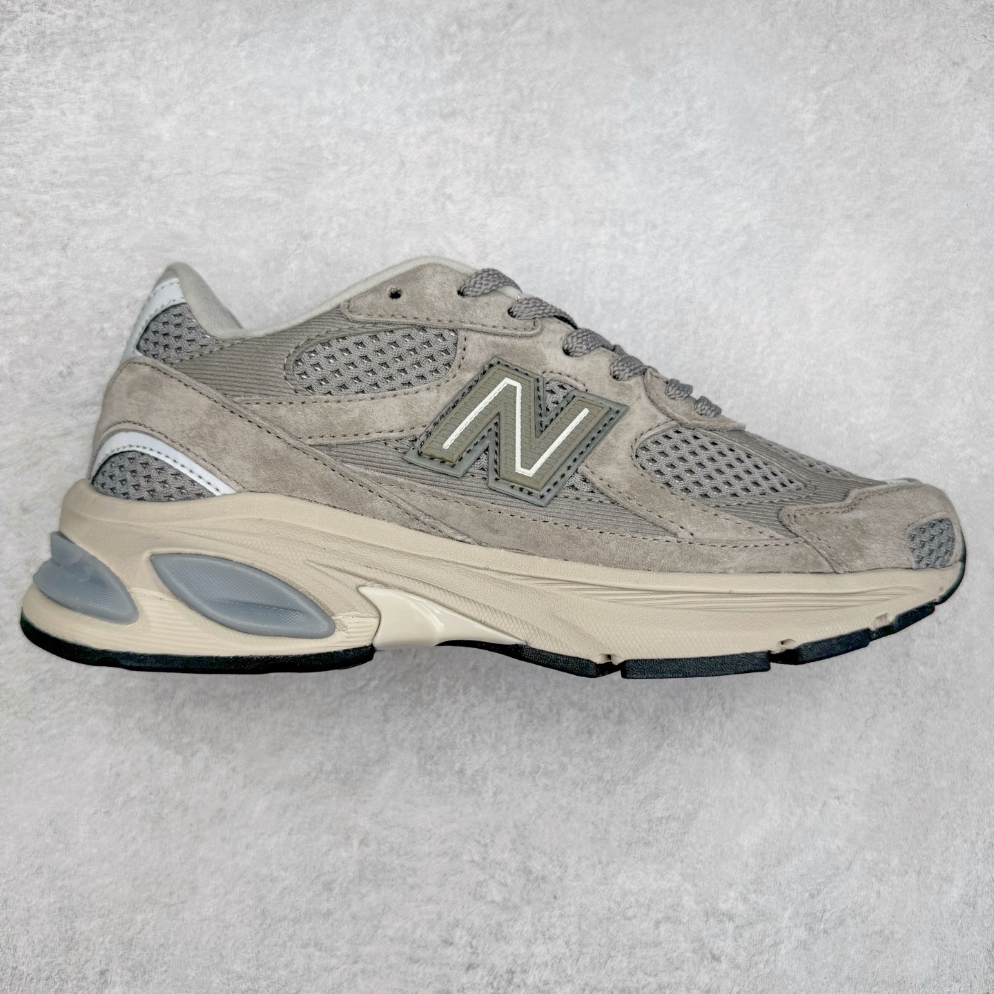 ＃DT New Balance NB2010系列新百伦经典复古休闲运动板鞋 以ENCAP中底配以升级版 N-ERGY缓震物料 鞋面则采用特色的柔软麂皮搭以NewBalance经典的尼龙网布 低调中还原跑鞋本真 更年轻化的设计理念与材质 让新世代青年得以用全新视角体验经典鞋款的传奇魅力 货号：U2010NB13731 尺码：36 37 37.5 38 38.5 39.5 40 40.5 41.5 42 42.5 43 44-选品中心