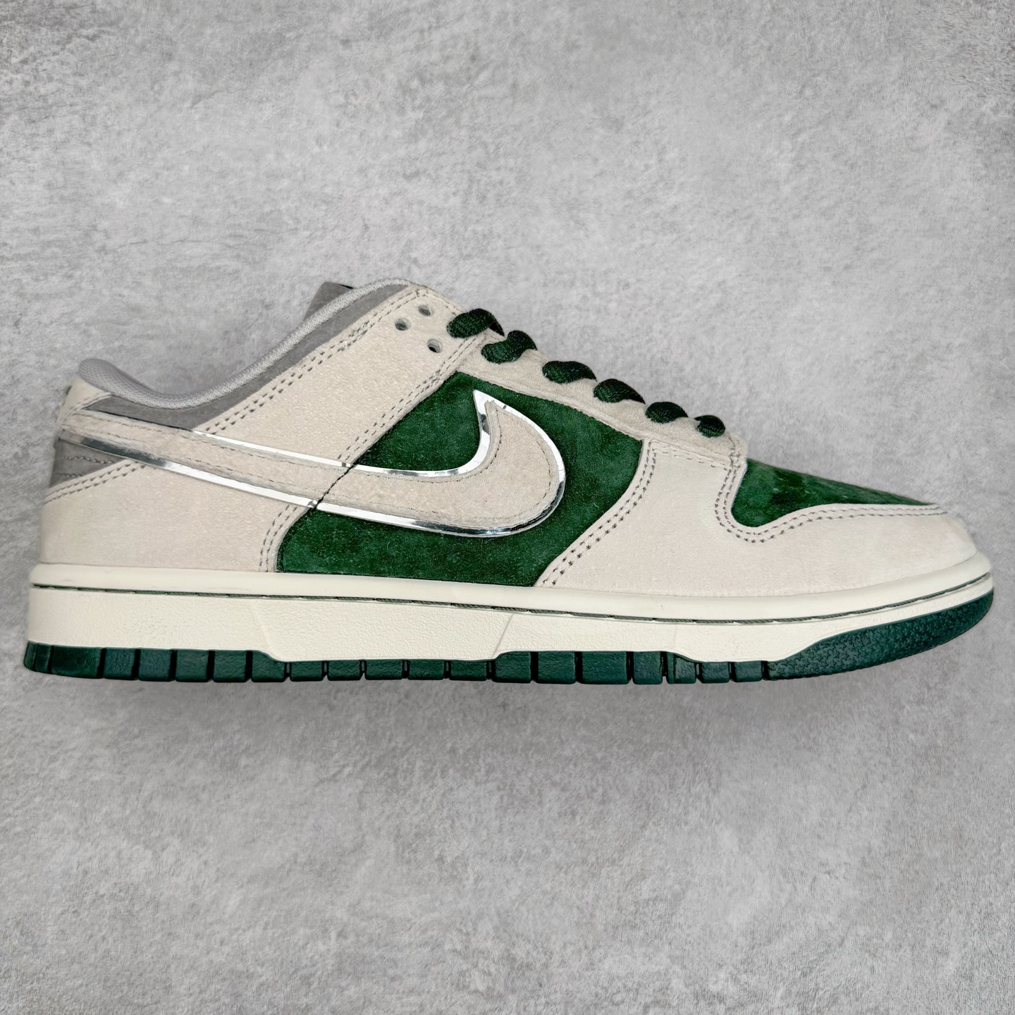 ＃纯原特价福利 NK SB Dunk Low 系列 注意价格再次下调 之前3XX的东西 白菜价终极捡漏 全套原楦原模倾力打造完美版型 原厂Sadesa D7 皮料 细纹排气孔完全一致 独家原厂航空铝磨具打磨大底 鞋头坡度极致还原 无解鞋型 原盒原配 圈内天花板工艺 原厂冲刀 超高清洁度 全鞋零毛边皮料切割 采用原厂百宏鞋带以及原厂百宏织唛舌标 内标可供原厂几率过验 原厂中底布点胶 原厂中底布拉帮走线遵循公司 实拍调校N版已经零色差零失真 百分百还原实物色彩所见即所得 不存在货不对板色差等低级问题 选购参考实物拍摄 不混卖不参货 只用心做好货严格选品 承诺混一赔十 尺码：35.5 36 36.5 37.5 38 38.5 39 40 40.5 41 42 42.5 43 44 44.5 45 46-选品中心