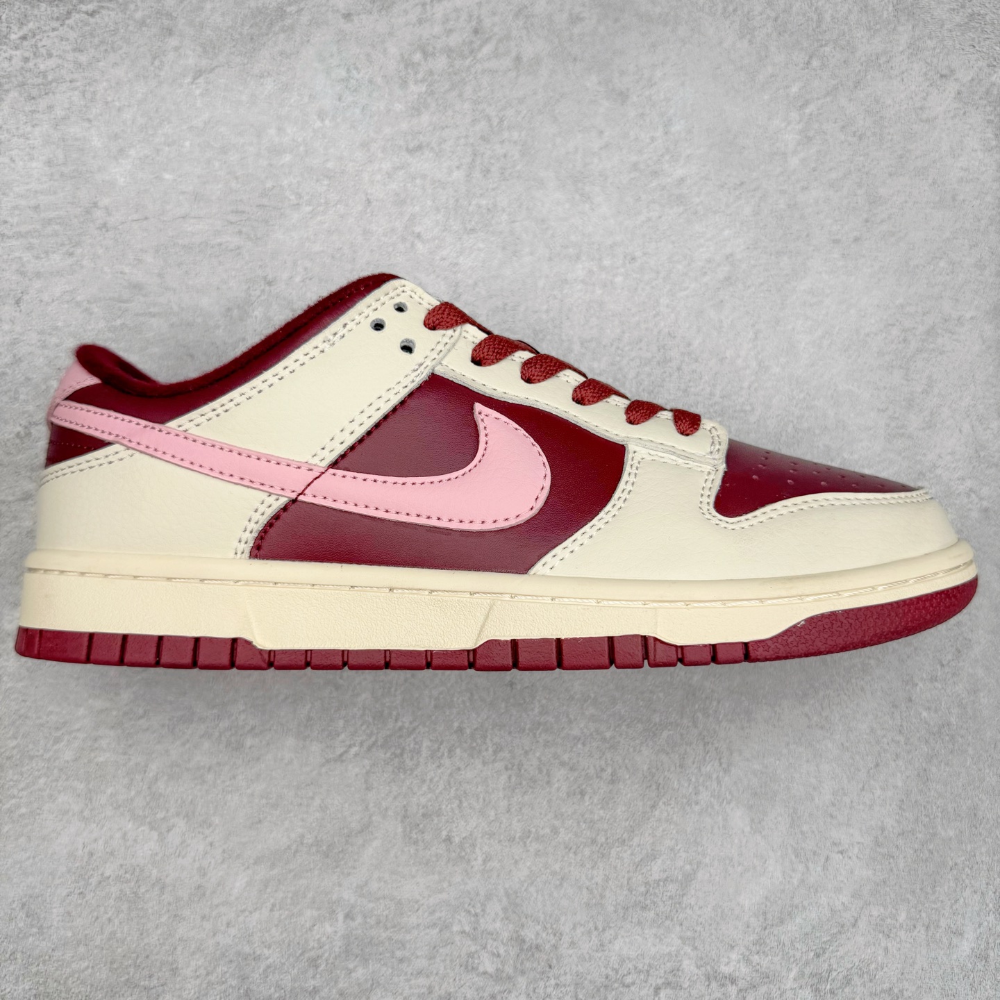 图片[9]-＃纯原特价福利 NK SB Dunk Low 系列 注意价格再次下调 之前3XX的东西 白菜价终极捡漏 全套原楦原模倾力打造完美版型 原厂Sadesa D7 皮料 细纹排气孔完全一致 独家原厂航空铝磨具打磨大底 鞋头坡度极致还原 无解鞋型 原盒原配 圈内天花板工艺 原厂冲刀 超高清洁度 全鞋零毛边皮料切割 采用原厂百宏鞋带以及原厂百宏织唛舌标 内标可供原厂几率过验 原厂中底布点胶 原厂中底布拉帮走线遵循公司 实拍调校N版已经零色差零失真 百分百还原实物色彩所见即所得 不存在货不对板色差等低级问题 选购参考实物拍摄 不混卖不参货 只用心做好货严格选品 承诺混一赔十 尺码：35.5 36 36.5 37.5 38 38.5 39 40 40.5 41 42 42.5 43 44 44.5 45 46-选品中心