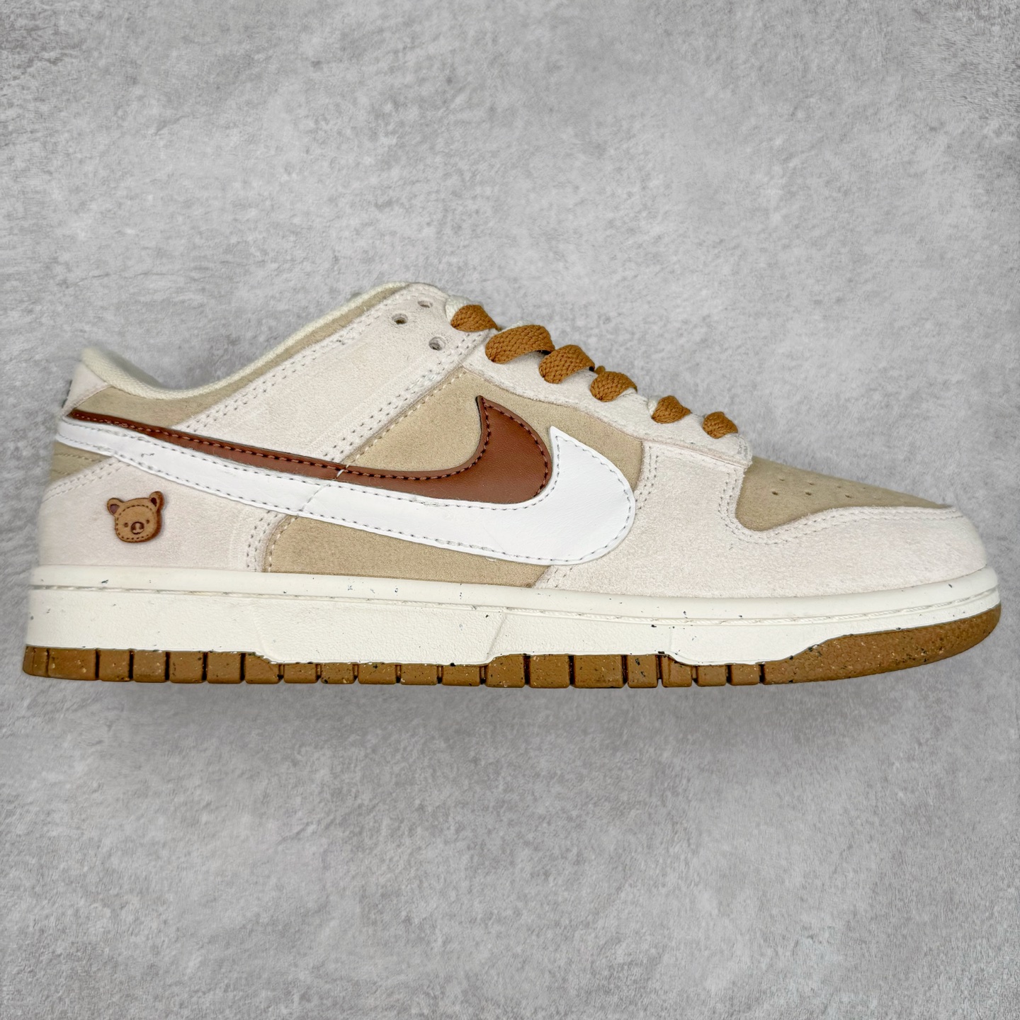 图片[3]-＃纯原特价福利 NK SB Dunk Low 系列 注意价格再次下调 之前3XX的东西 白菜价终极捡漏 全套原楦原模倾力打造完美版型 原厂Sadesa D7 皮料 细纹排气孔完全一致 独家原厂航空铝磨具打磨大底 鞋头坡度极致还原 无解鞋型 原盒原配 圈内天花板工艺 原厂冲刀 超高清洁度 全鞋零毛边皮料切割 采用原厂百宏鞋带以及原厂百宏织唛舌标 内标可供原厂几率过验 原厂中底布点胶 原厂中底布拉帮走线遵循公司 实拍调校N版已经零色差零失真 百分百还原实物色彩所见即所得 不存在货不对板色差等低级问题 选购参考实物拍摄 不混卖不参货 只用心做好货严格选品 承诺混一赔十 尺码：35.5 36 36.5 37.5 38 38.5 39 40 40.5 41 42 42.5 43 44 44.5 45 46-选品中心