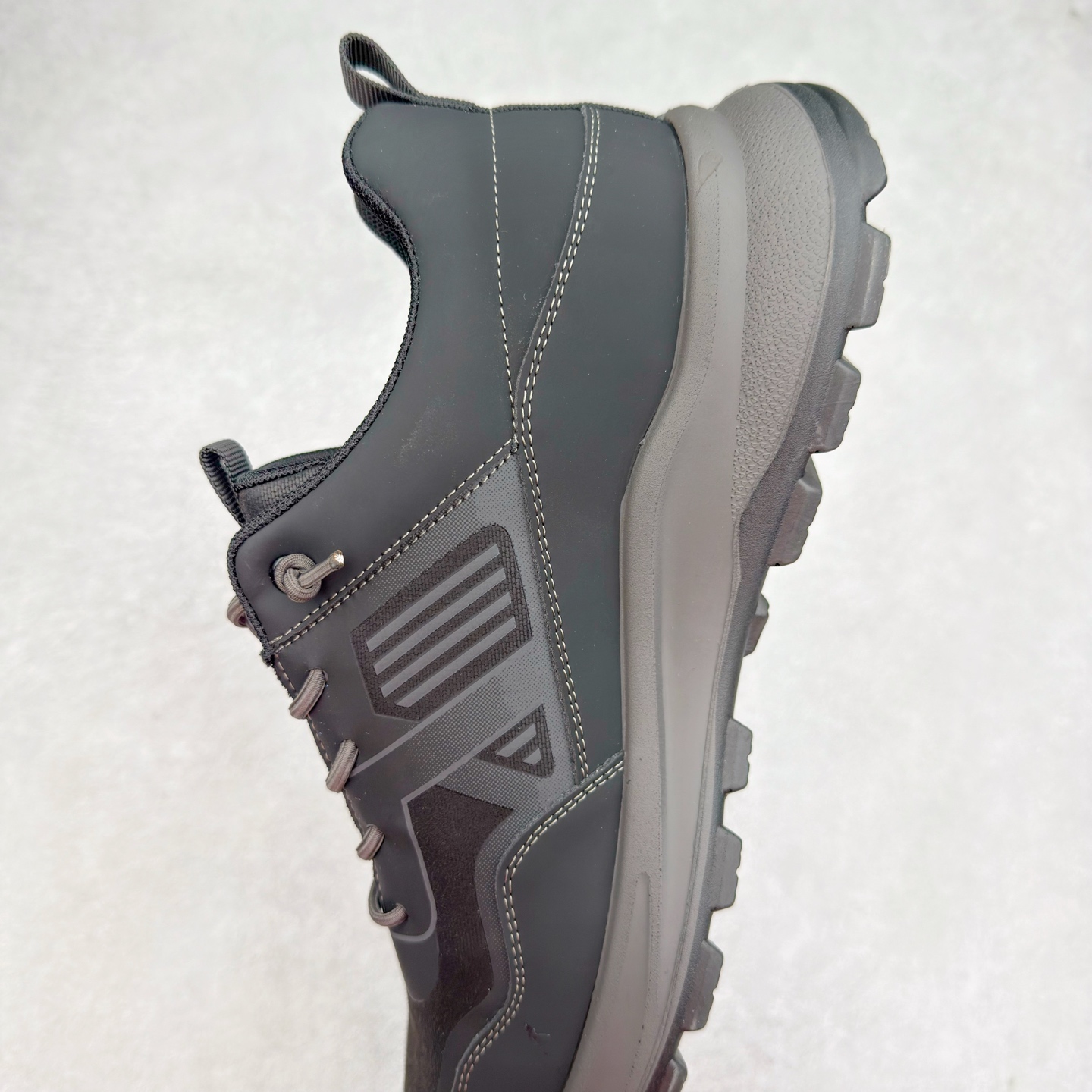 图片[7]-ECCO爱步新款户外鞋缓震耐磨越野跑鞋男健步BIOMC系列 鞋面采用臻选牛皮，质感丰富 脚感柔软舒适贴合的穿着体验 直接注塑工艺连接鞋面与鞋底 一体成型，合脚稳固 自然律动科技，符合人体工学鞋楦 贴近足部天然形态 橡胶外底，适应多种地形，提供强劲抓地力与耐磨性 灵活稳定 越野无束 尺码：38 39 40 41 42 43 44 （皮鞋码）-选品中心