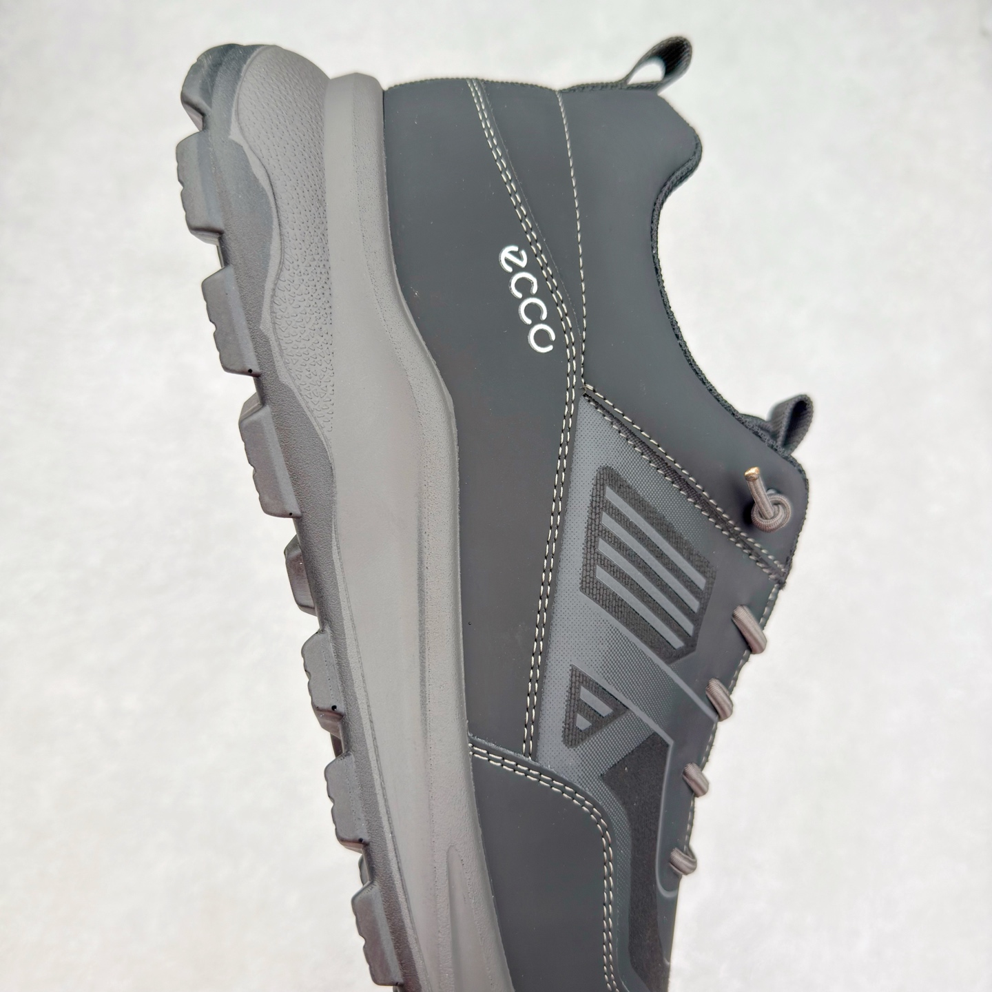 图片[6]-ECCO爱步新款户外鞋缓震耐磨越野跑鞋男健步BIOMC系列 鞋面采用臻选牛皮，质感丰富 脚感柔软舒适贴合的穿着体验 直接注塑工艺连接鞋面与鞋底 一体成型，合脚稳固 自然律动科技，符合人体工学鞋楦 贴近足部天然形态 橡胶外底，适应多种地形，提供强劲抓地力与耐磨性 灵活稳定 越野无束 尺码：38 39 40 41 42 43 44 （皮鞋码）-选品中心