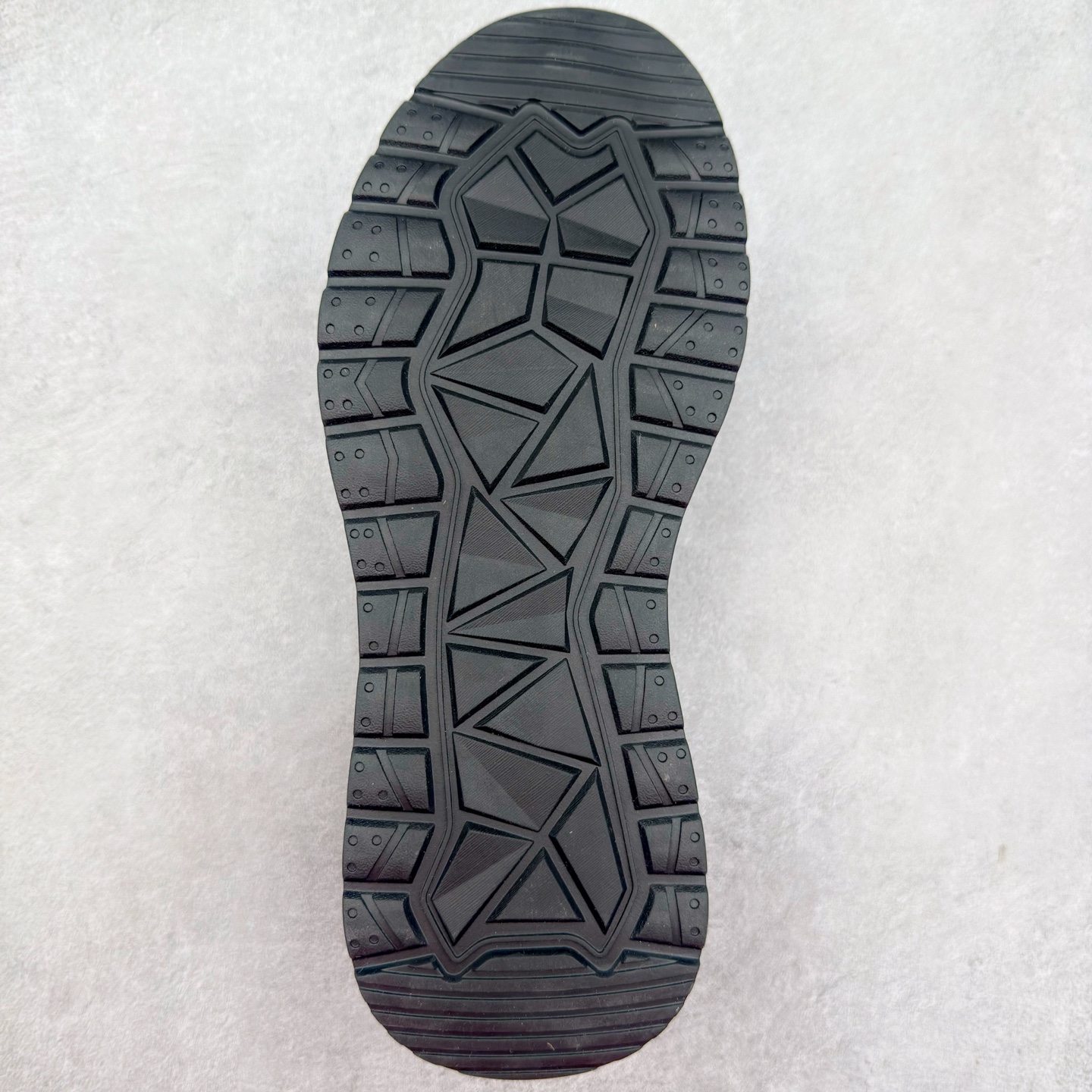 图片[9]-ECCO爱步新款户外鞋缓震耐磨越野跑鞋男健步BIOMC系列 鞋面采用臻选牛皮，质感丰富 脚感柔软舒适贴合的穿着体验 直接注塑工艺连接鞋面与鞋底 一体成型，合脚稳固 自然律动科技，符合人体工学鞋楦 贴近足部天然形态 橡胶外底，适应多种地形，提供强劲抓地力与耐磨性 灵活稳定 越野无束 尺码：38 39 40 41 42 43 44 （皮鞋码）-选品中心