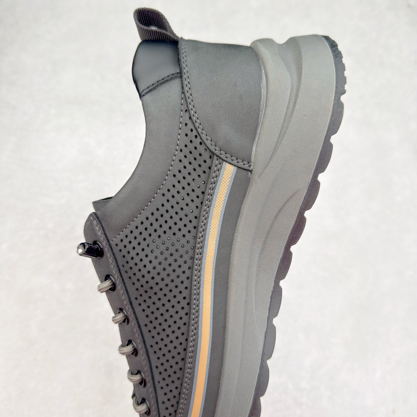 图片[7]-ECCO爱步新款户外鞋缓震耐磨越野跑鞋男健步BIOMC系列 鞋面采用臻选牛皮，质感丰富 脚感柔软舒适贴合的穿着体验 直接注塑工艺连接鞋面与鞋底 一体成型，合脚稳固 自然律动科技，符合人体工学鞋楦 贴近足部天然形态 橡胶外底，适应多种地形，提供强劲抓地力与耐磨性 灵活稳定 越野无束 尺码：38 39 40 41 42 43 44 （皮鞋码）-选品中心