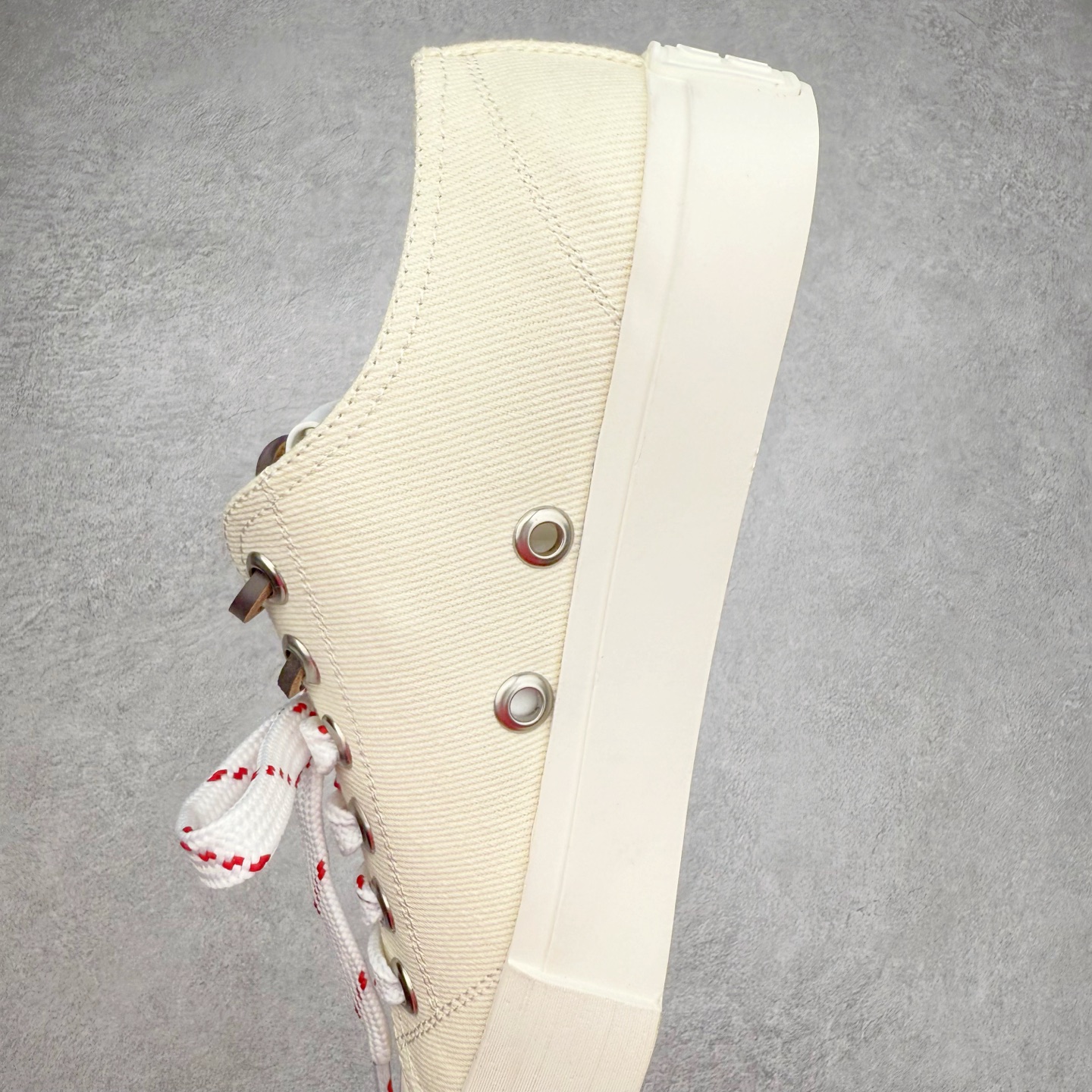 图片[7]-MiuMiu 缪缪 最新款 水洗 丹宁 牛仔布 帆布鞋 厚底 休闲 运动鞋 小红书爆款推荐 原版购入开发 做货 这款运动鞋体现了Miu Miu的探索精神。水洗丹宁牛仔的独特质感与皮革和棉质鞋带细节设计相得益彰，搭配坚韧耐穿的鞋底，尽显休闲气息 配送专柜精美包装🛍📦 ▪️面料： 原版定制进口高密度帆布 ▪️内里：原版定制高密度帆布 ▪️鞋底：原版开模防滑橡胶材质 ▪️底厚：3CM ▪️尺码：35 36 37 38 39 40-选品中心