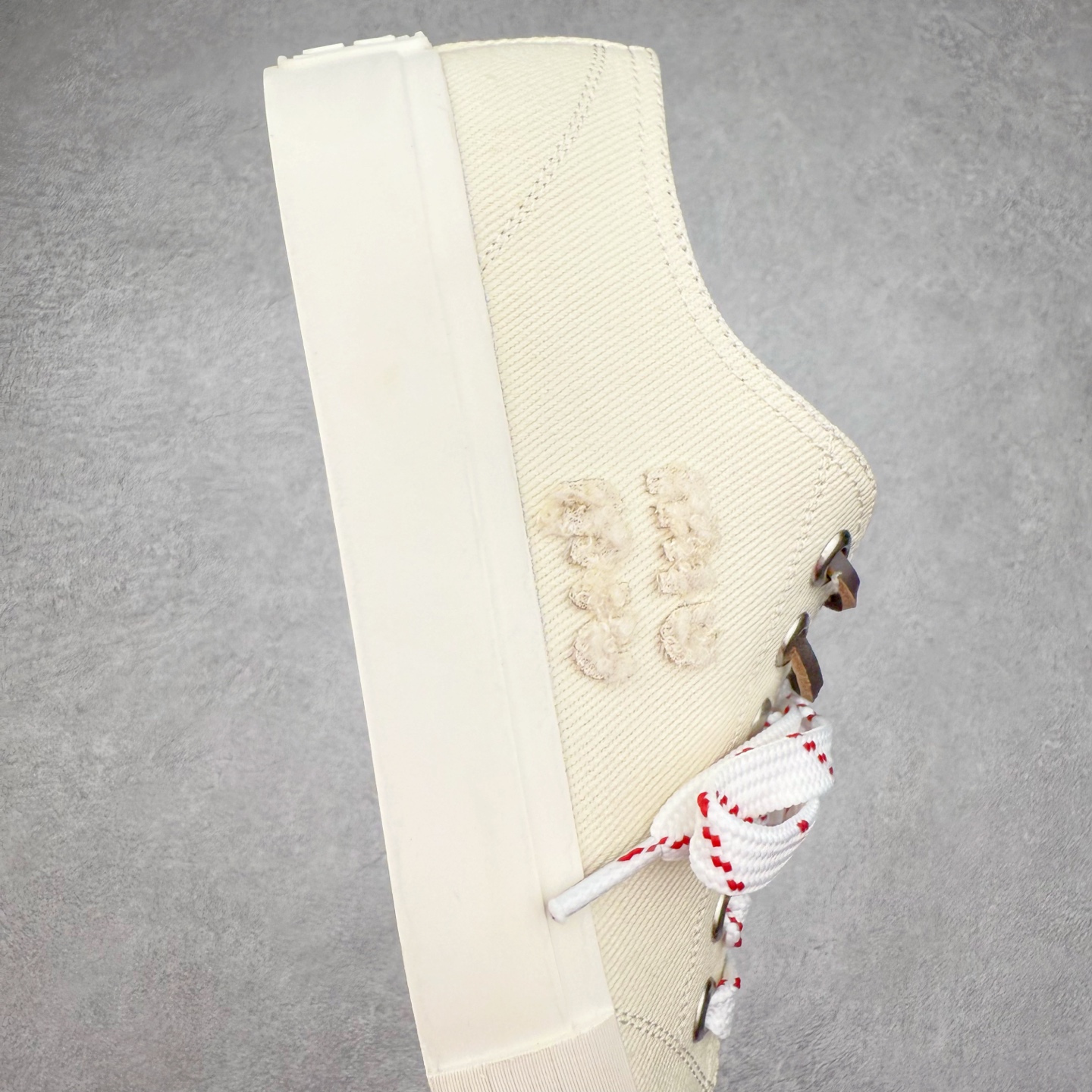 图片[6]-MiuMiu 缪缪 最新款 水洗 丹宁 牛仔布 帆布鞋 厚底 休闲 运动鞋 小红书爆款推荐 原版购入开发 做货 这款运动鞋体现了Miu Miu的探索精神。水洗丹宁牛仔的独特质感与皮革和棉质鞋带细节设计相得益彰，搭配坚韧耐穿的鞋底，尽显休闲气息 配送专柜精美包装🛍📦 ▪️面料： 原版定制进口高密度帆布 ▪️内里：原版定制高密度帆布 ▪️鞋底：原版开模防滑橡胶材质 ▪️底厚：3CM ▪️尺码：35 36 37 38 39 40-选品中心