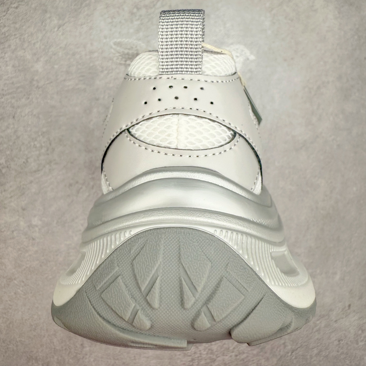 图片[8]-GG-CC Chunky Low雷丝珍珠链休闲运动厚底老爹鞋系列 广东大厂出品 完美细节 GGCC 25ss春夏爆款 厚底增高 大长腿 时髦look轻松定格 不费力展现率性氛围 高档银盒 酷帅机能风不规则设计大底 银白配色好温柔 缎带蝴蝶结/珍珠鞋扣/月牙底 柔软有弹性的月牙底和增加舒适度显腿长的5cm增高 长时间走路和站立都不累脚轻便舒适百搭 不管怎么搭都好看~ 尺码：35 36 37 38 39 40-选品中心