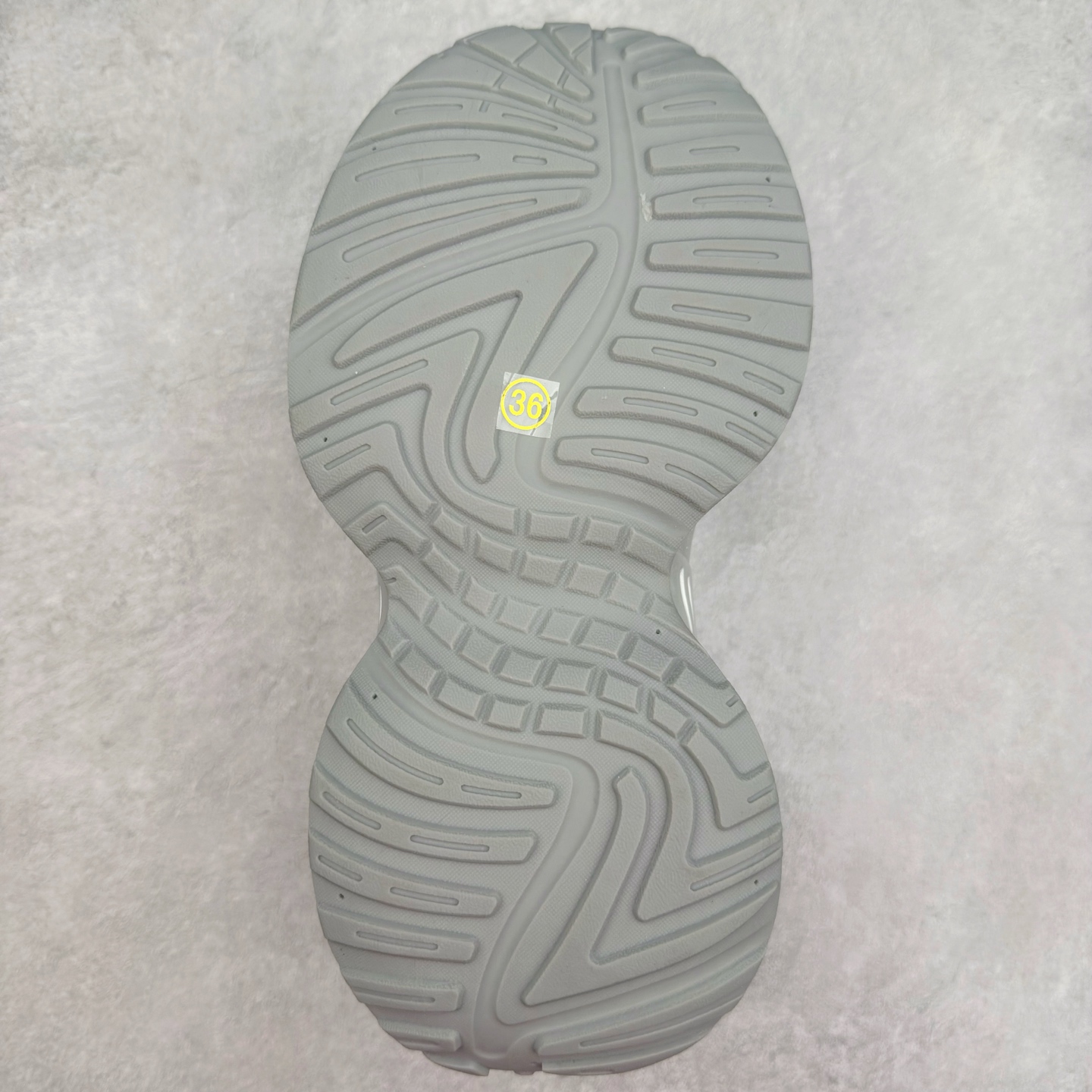 图片[9]-GG-CC Chunky Low雷丝珍珠链休闲运动厚底老爹鞋系列 广东大厂出品 完美细节 GGCC 25ss春夏爆款 厚底增高 大长腿 时髦look轻松定格 不费力展现率性氛围 高档银盒 酷帅机能风不规则设计大底 银白配色好温柔 缎带蝴蝶结/珍珠鞋扣/月牙底 柔软有弹性的月牙底和增加舒适度显腿长的5cm增高 长时间走路和站立都不累脚轻便舒适百搭 不管怎么搭都好看~ 尺码：35 36 37 38 39 40-选品中心