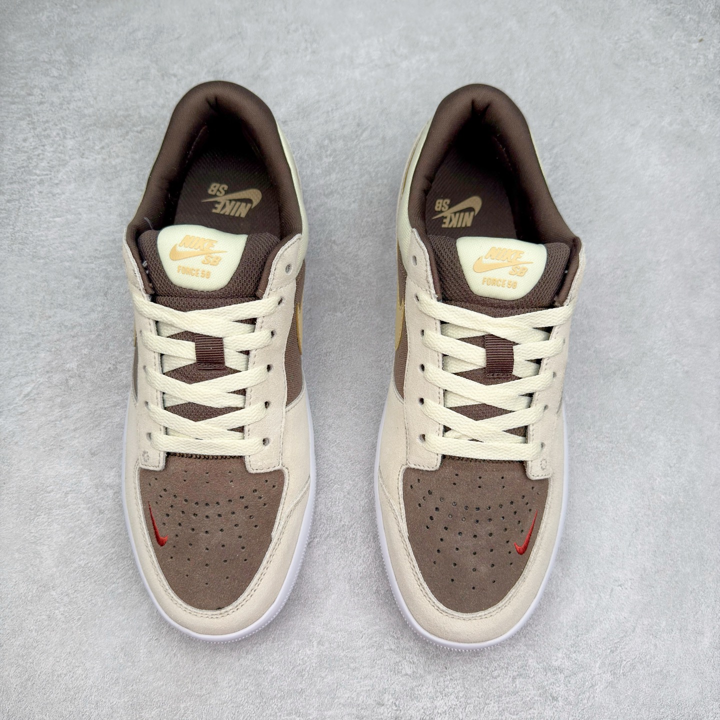 图片[2]-NK SB Force 58 空军58系列低帮休闲运动滑板板鞋 FV8104-221 鞋面由帆布和麂皮拼接 层次感丰富 搭配硫化外底 耐磨耐穿 鞋舌及中底后跟处饰有SB Logo 表明鞋款身份 采用包边设计 经久耐穿 硫化结构则有效提升灵活性 穿上这款全新推出的创意力作 助你耀动街头 尺码：36 36.5 37.5 38 38.5 39 40 40.5 41 42 42.5 43 44 45-选品中心