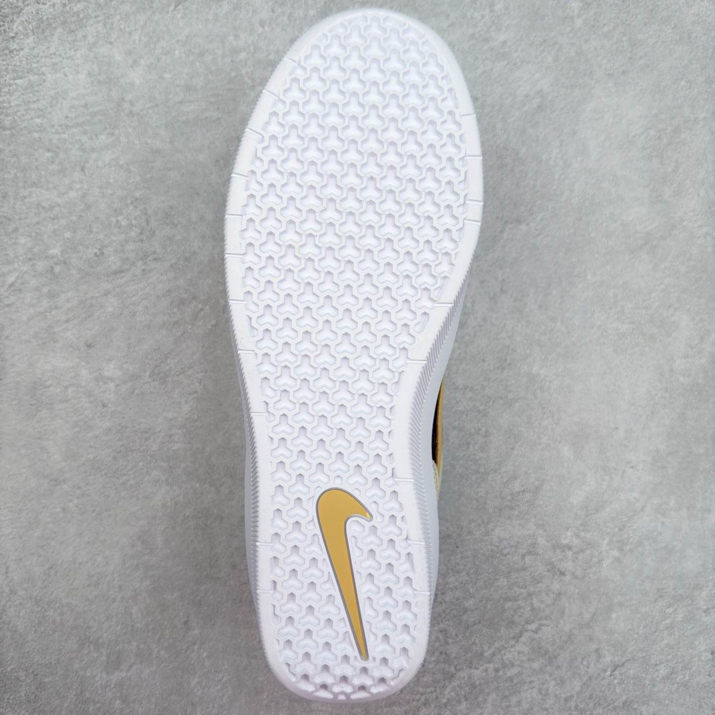 图片[9]-NK SB Force 58 空军58系列低帮休闲运动滑板板鞋 FV8104-221 鞋面由帆布和麂皮拼接 层次感丰富 搭配硫化外底 耐磨耐穿 鞋舌及中底后跟处饰有SB Logo 表明鞋款身份 采用包边设计 经久耐穿 硫化结构则有效提升灵活性 穿上这款全新推出的创意力作 助你耀动街头 尺码：36 36.5 37.5 38 38.5 39 40 40.5 41 42 42.5 43 44 45-选品中心