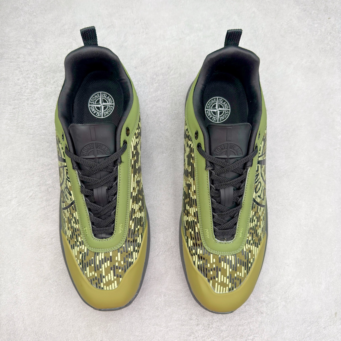 图片[2]-Stone Island Grime Panelled 石头岛黑褐色舒适时尚低帮生活休闲鞋 石头岛作不仅是科技面料和织物染色典范并加入了创新机能美学，兼顾功能性与时尚感，颠覆传统休闲服饰的想象。尺码：36 37 37.5 38 38.5 39 39.5 40 40.5 41.5 42 42.5 43 44 44.5 45-选品中心