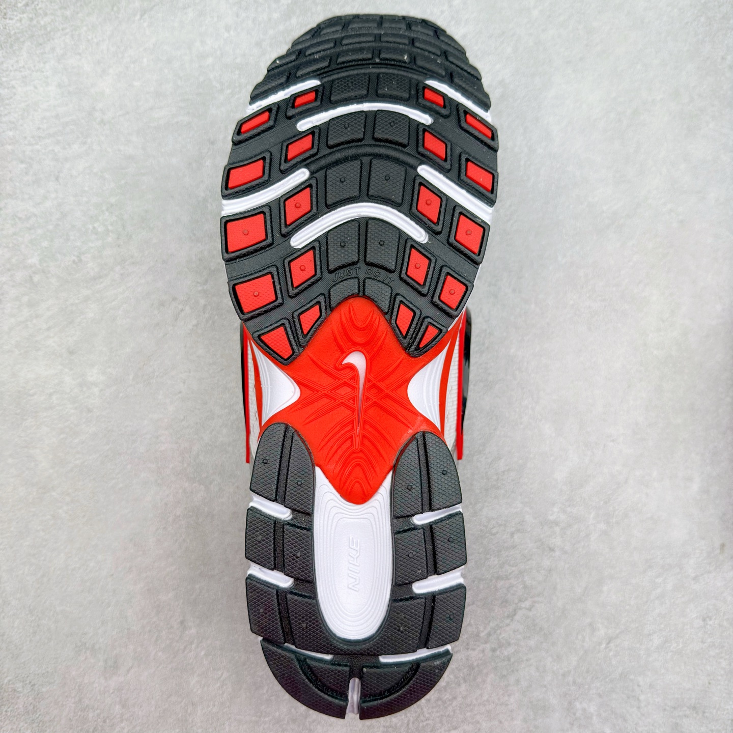 图片[9]-NK V5 RNR 舒适百搭防滑耐磨低帮跑步鞋 HQ7901-100 舒适有型适合日常穿着 该鞋款延续千禧年经典设计搭载泡绵中底 厚实而轻盈匠心细节巧搭立体耐克勾标志焕新演绎复古跑鞋 鞋款从千禧年美学汲取灵感 混搭多种材质突显层次感立体感和传统跑步风范 尺码：36 36.5 37.5 38 38.5 39 40 40.5 41 42 42.5 43 44 44.5 45-选品中心