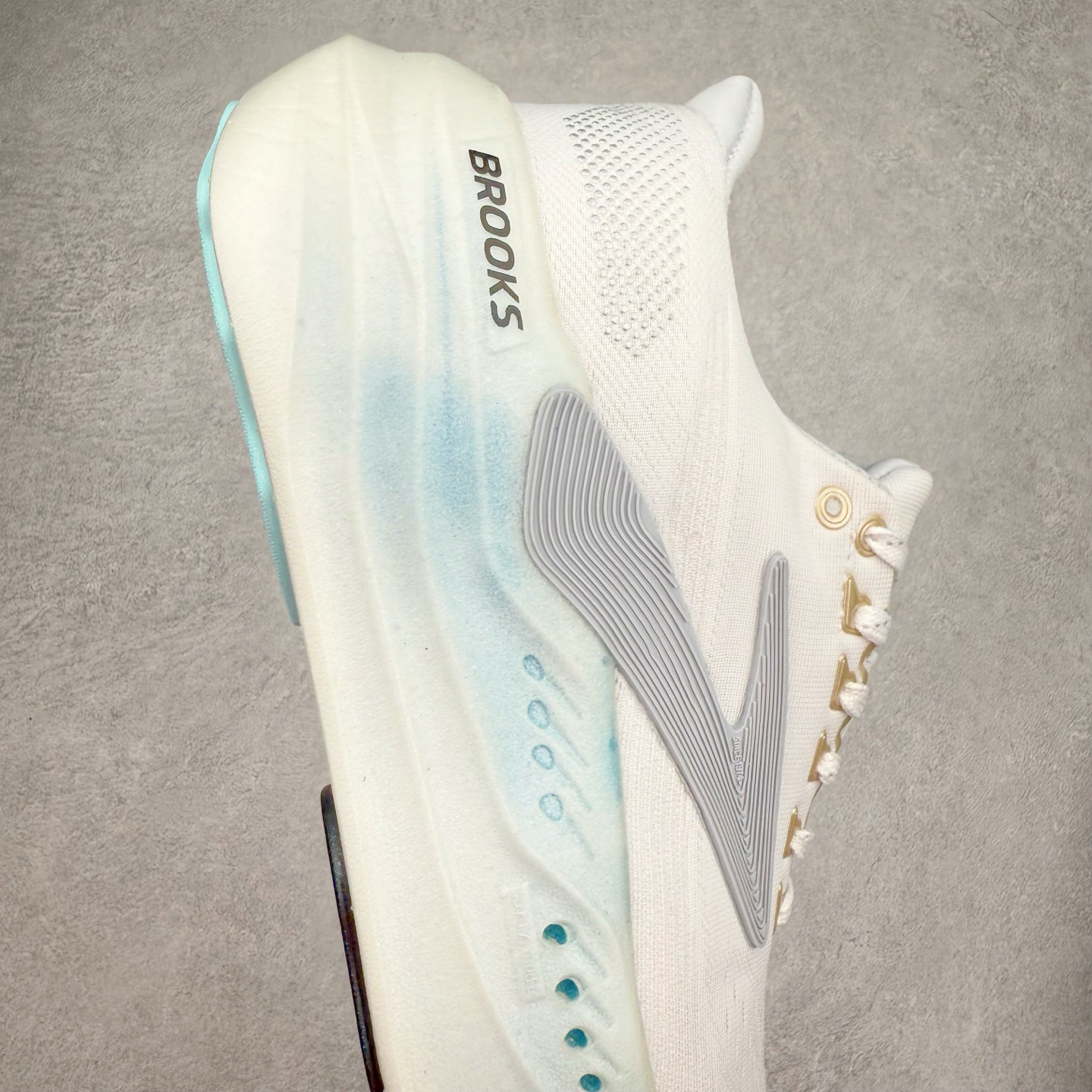 图片[6]-Brooks布鲁克斯 Glycerin max 舒适简约防滑耐磨 低帮跑步鞋 实拍调校N版已经零色差零失真 百分百还原实物色彩所见即所得 不存在货不对板色差等低级问题 选购参考实物拍摄 不混卖不参货 只用心做好货严格选品 承诺混一赔十 尺码：36 36.5 37.5 38 38.5 39 40 40.5 41 42 42.5 43 44 44.5 45-选品中心